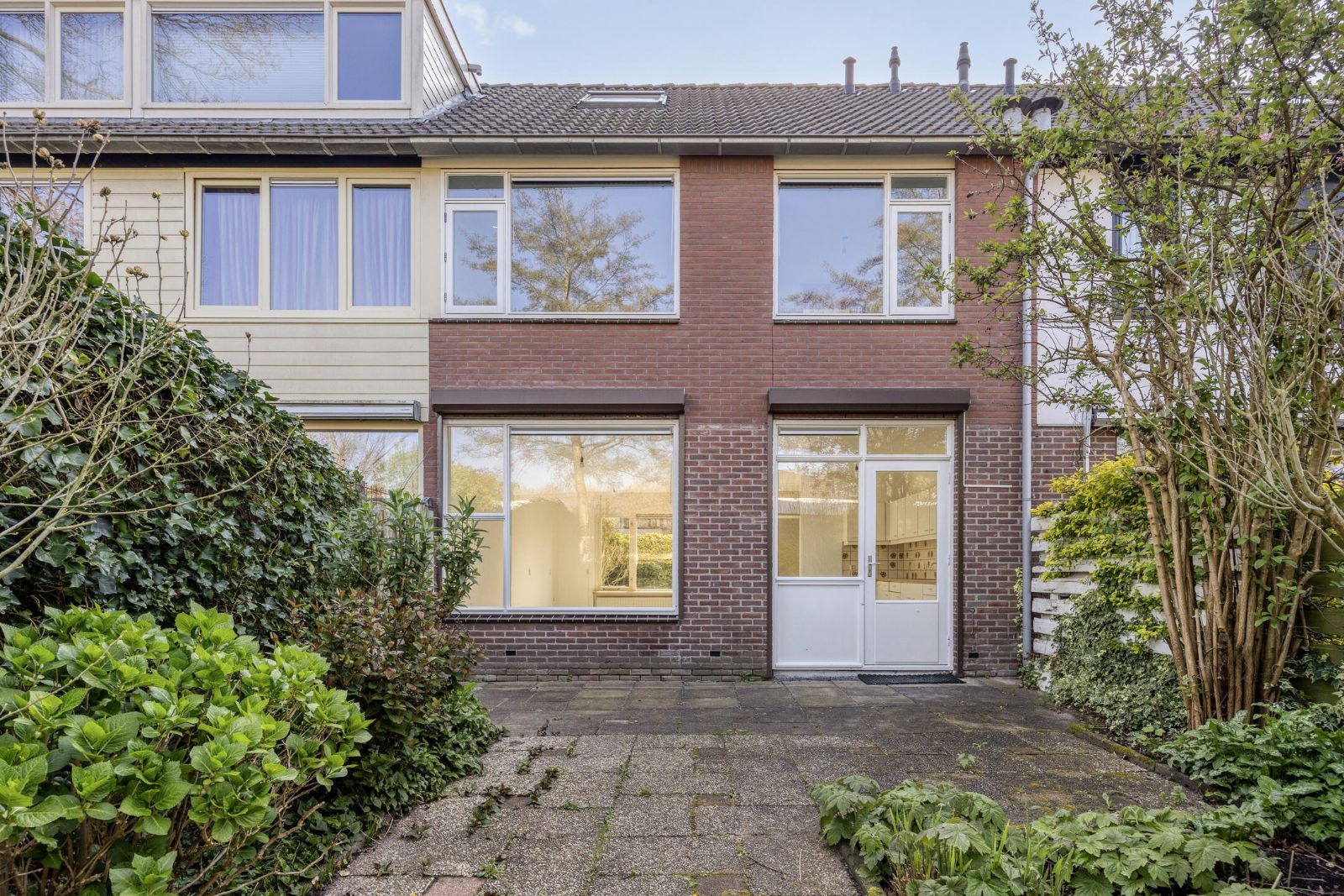 Spacious terraced house with four bedrooms in green Pax neighborhood of Hoofddorp — 24