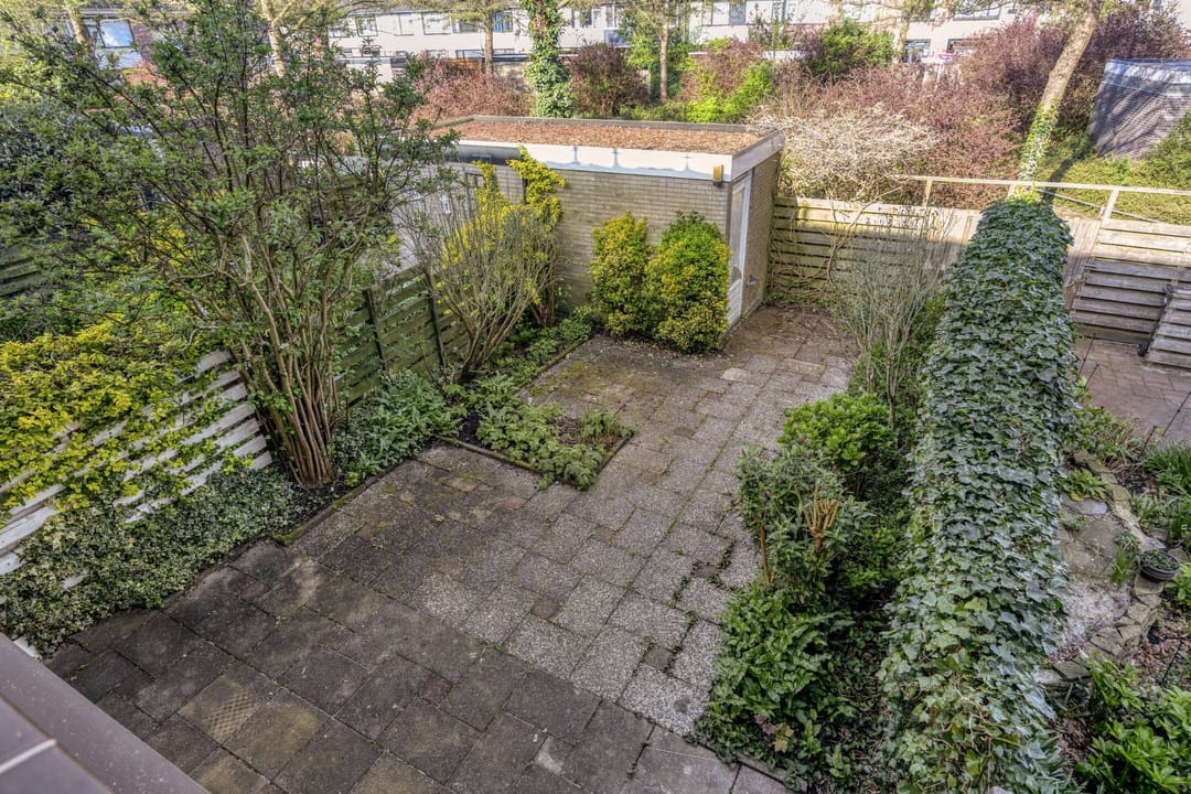 Spacious terraced house with four bedrooms in green Pax neighborhood of Hoofddorp — 26