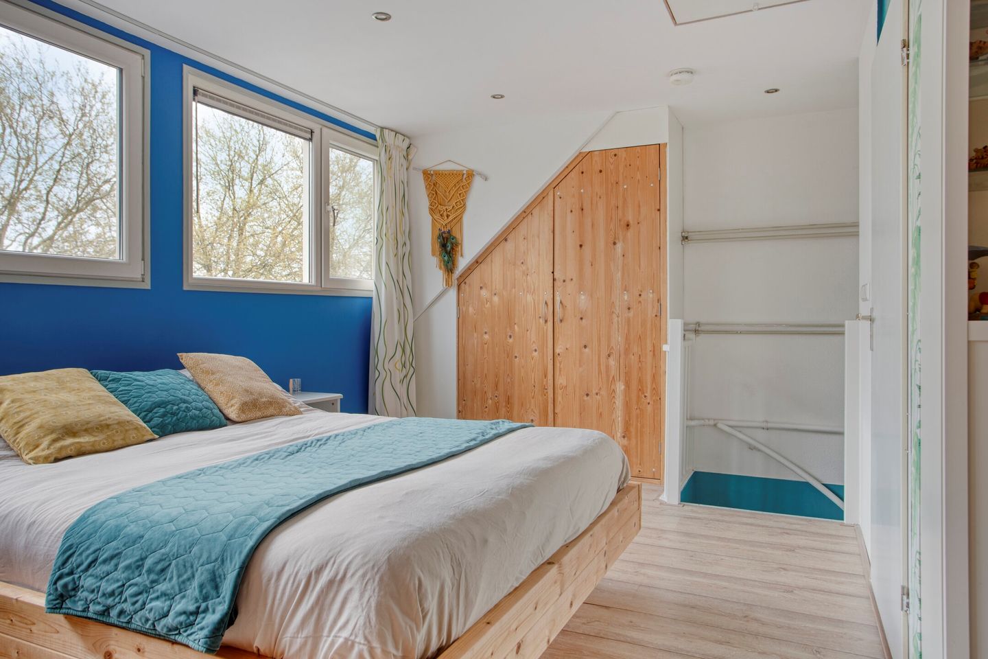 Move-In Ready Spacious Family Home with Two Bathrooms in Hendrik-Ido-Ambacht — 40