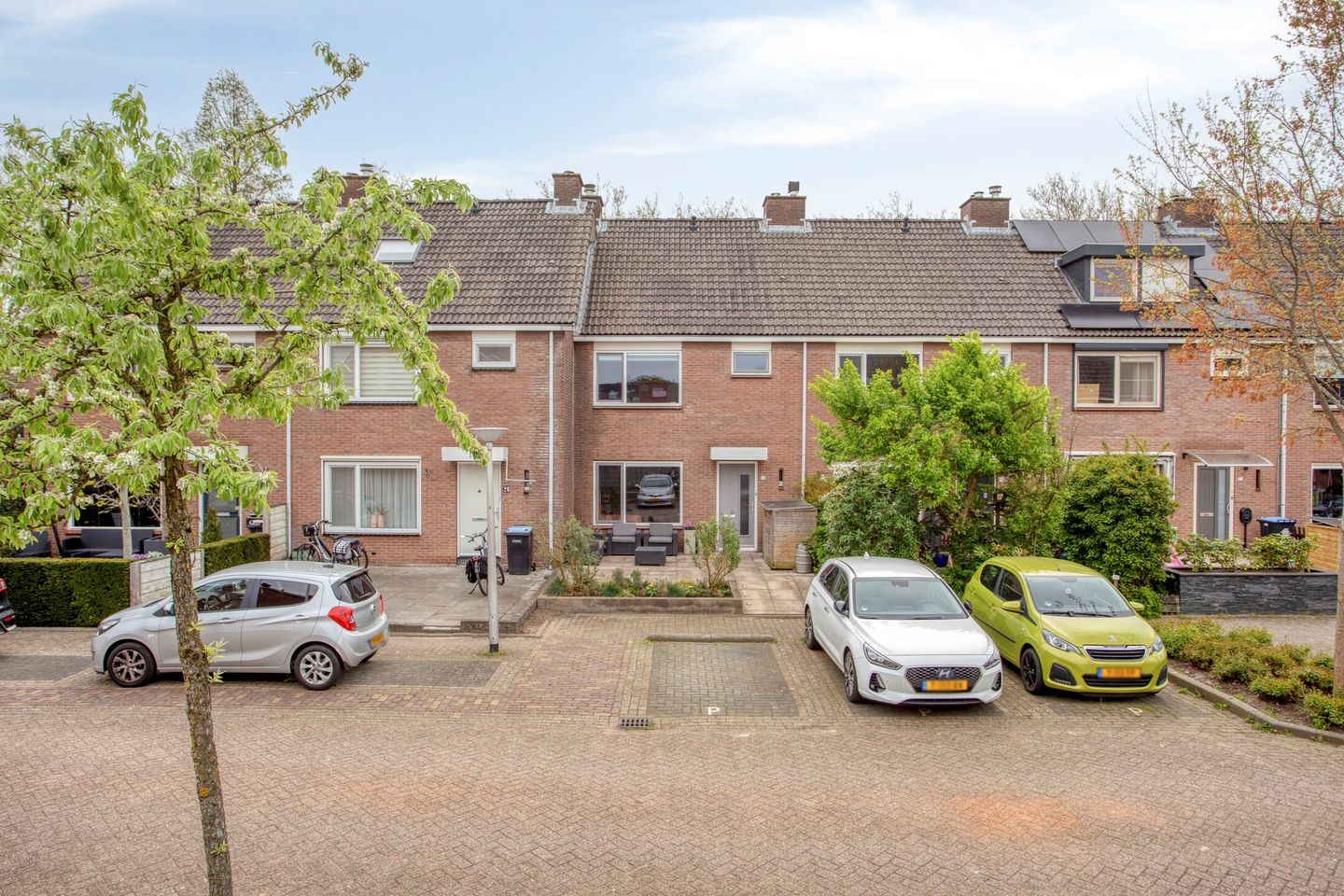 Move-In Ready Spacious Family Home with Two Bathrooms in Hendrik-Ido-Ambacht — 44
