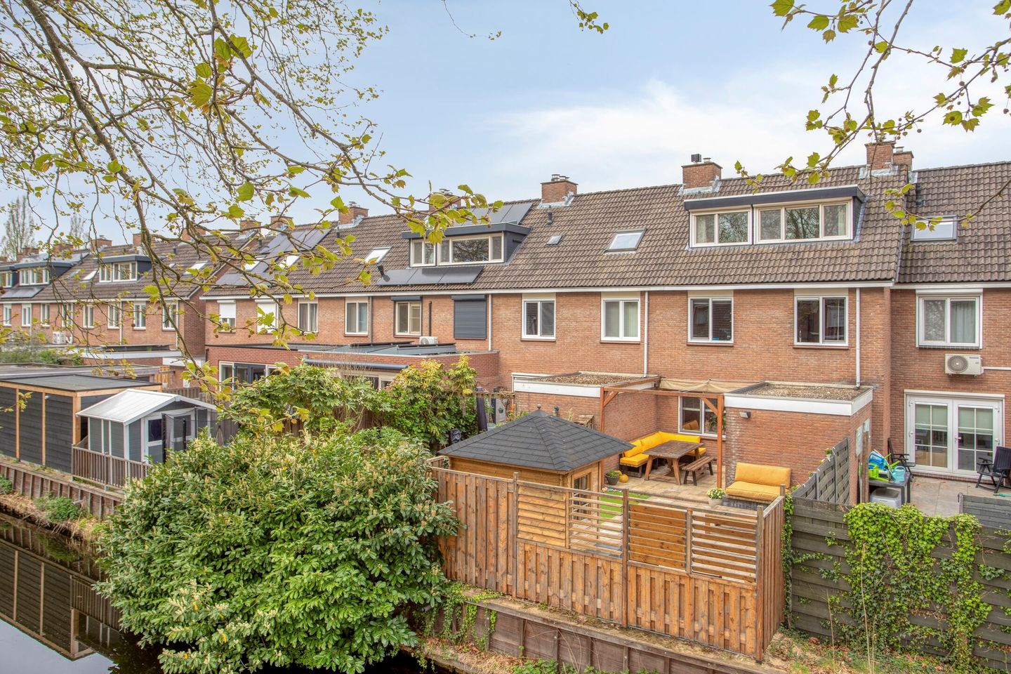 Move-In Ready Spacious Family Home with Two Bathrooms in Hendrik-Ido-Ambacht — 49
