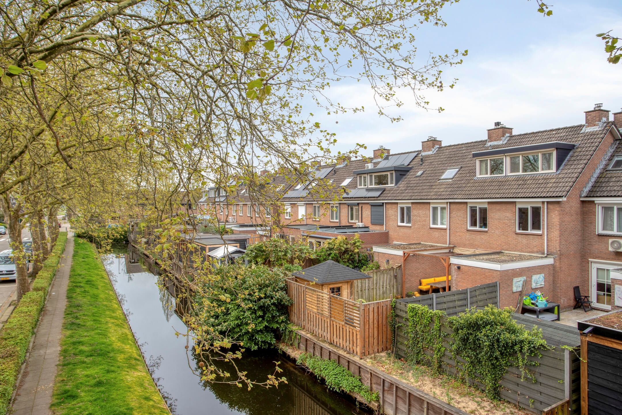 Move-In Ready Spacious Family Home with Two Bathrooms in Hendrik-Ido-Ambacht — 48