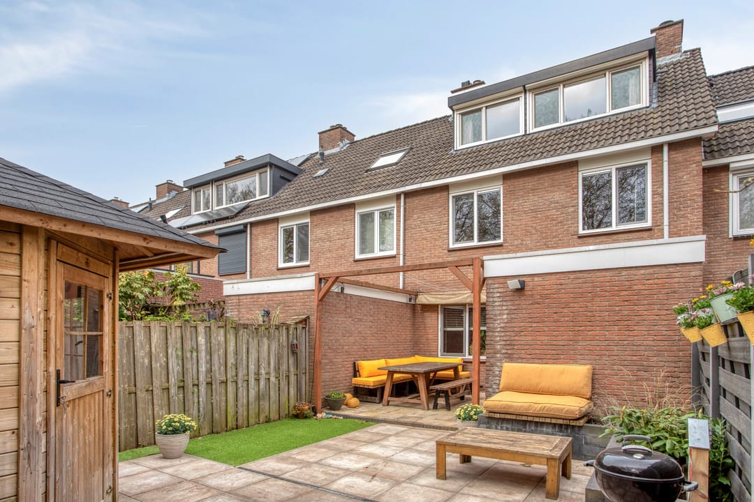 Move-In Ready Spacious Family Home with Two Bathrooms in Hendrik-Ido-Ambacht — 43