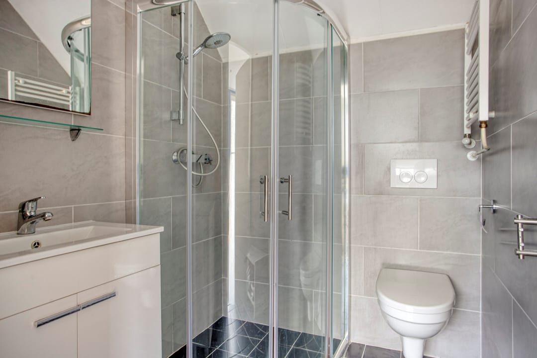 Move-In Ready Spacious Family Home with Two Bathrooms in Hendrik-Ido-Ambacht — 41