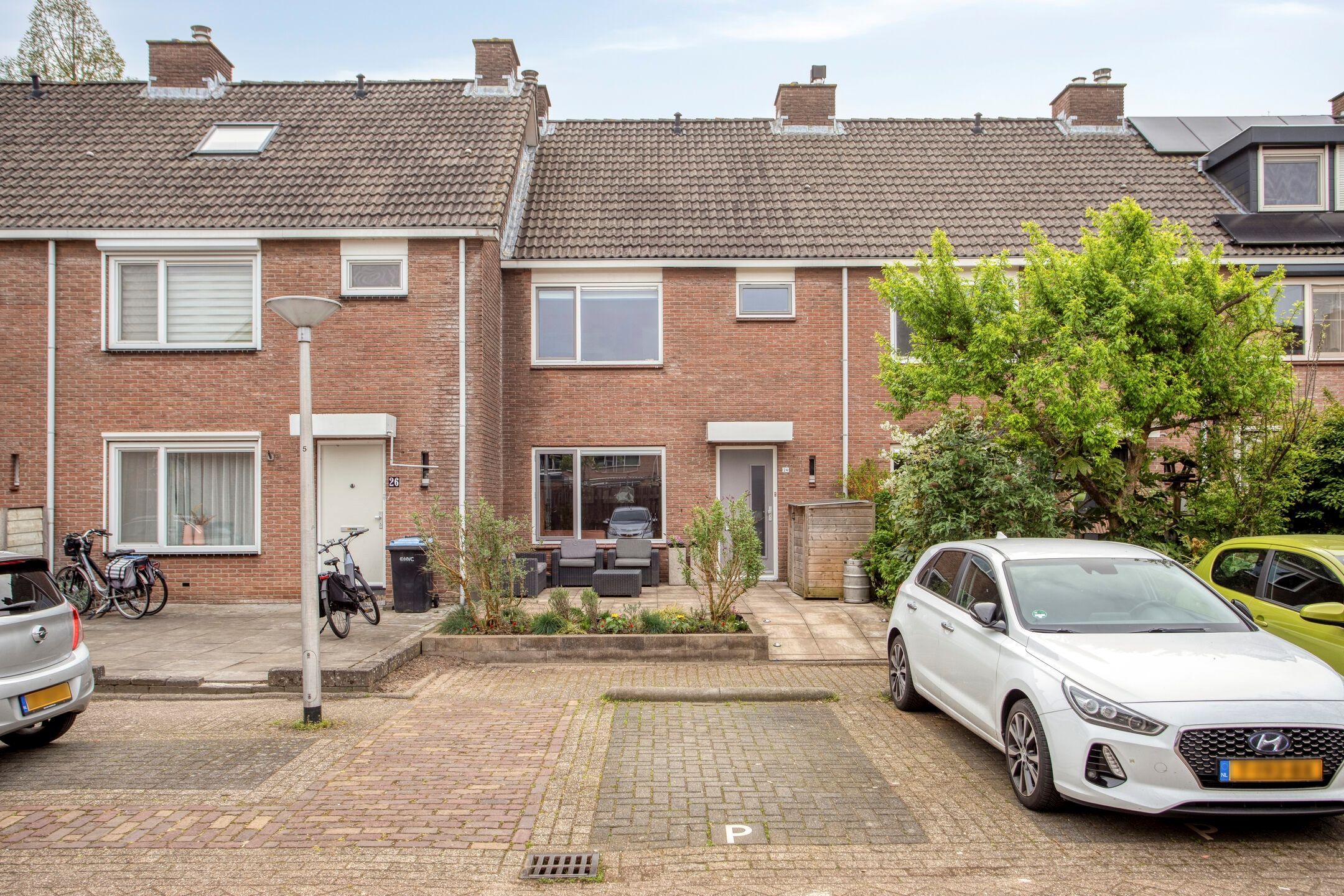 Move-In Ready Spacious Family Home with Two Bathrooms in Hendrik-Ido-Ambacht — 45
