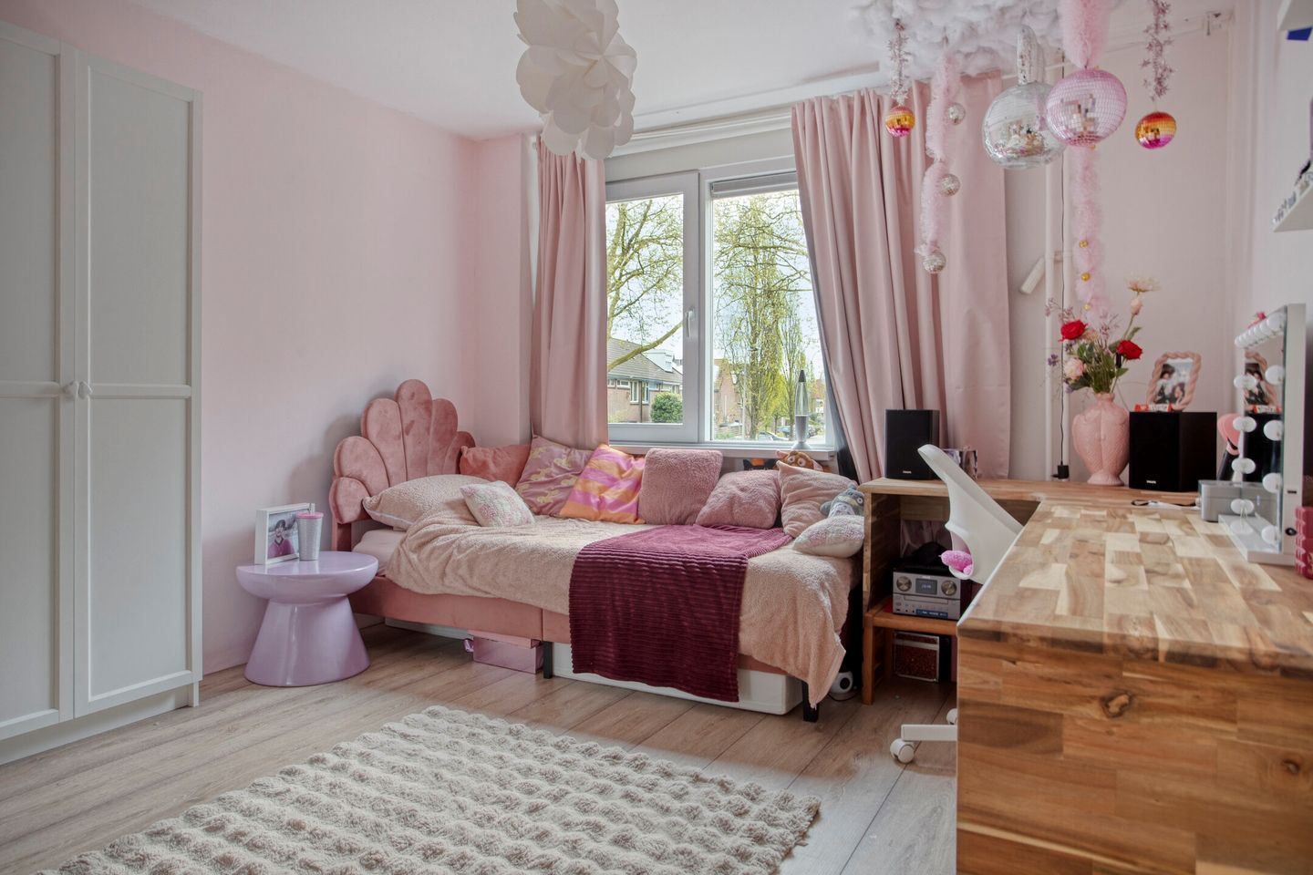 Move-In Ready Spacious Family Home with Two Bathrooms in Hendrik-Ido-Ambacht — 29