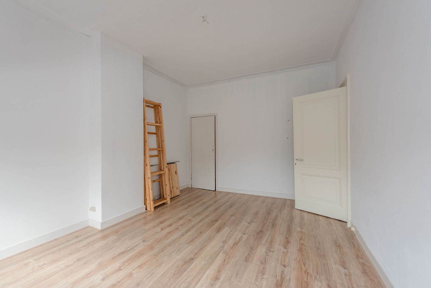 Spacious Character Townhouse in Popular Koninginnebuurt — 25