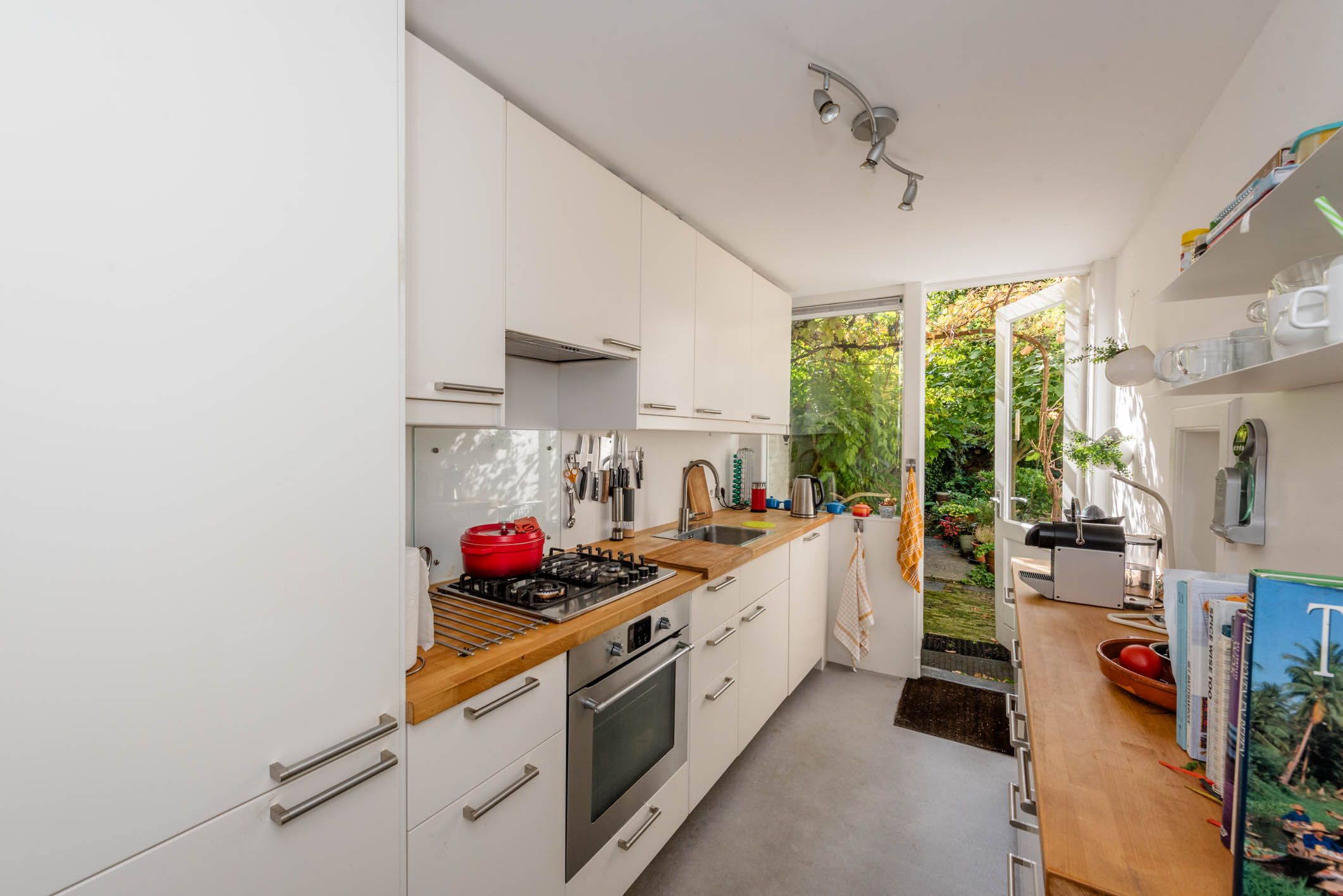 Spacious Character Townhouse in Popular Koninginnebuurt — 18