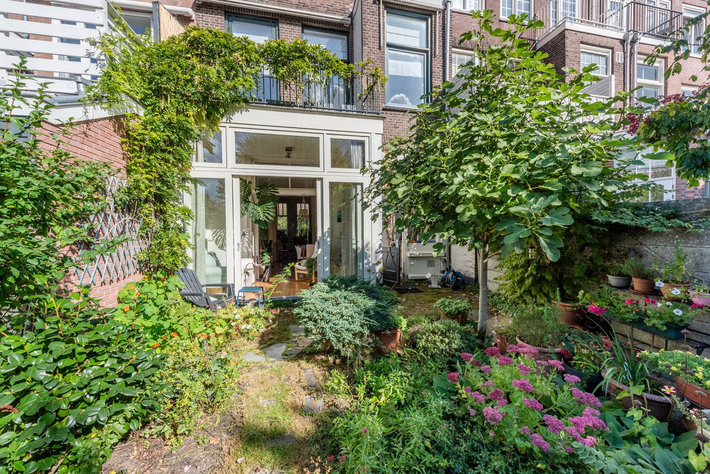 Spacious Character Townhouse in Popular Koninginnebuurt — 20