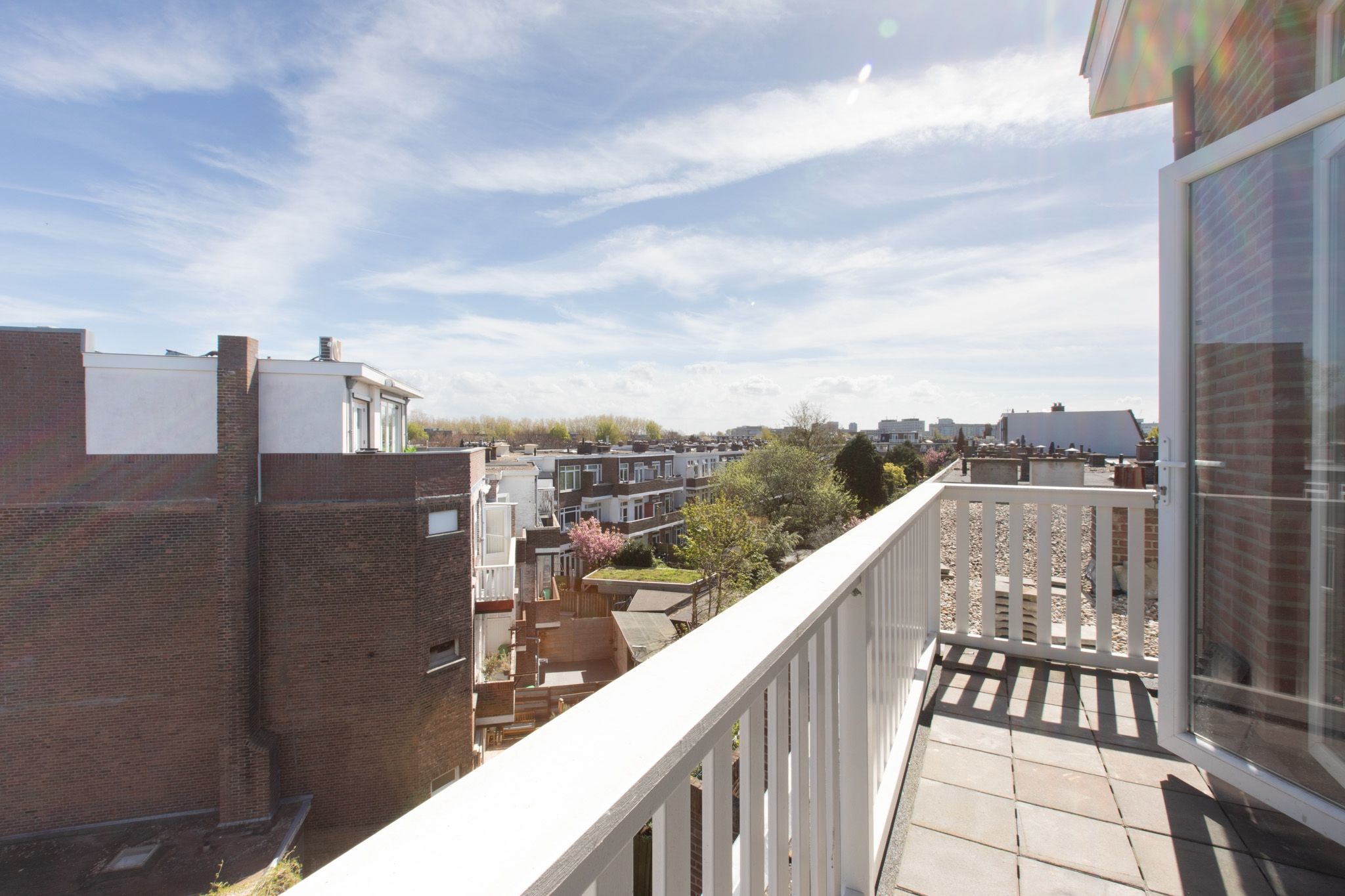 Renovated Double Upper Apartment with Three Bedrooms and Sunny Rooftop Terrace — 15