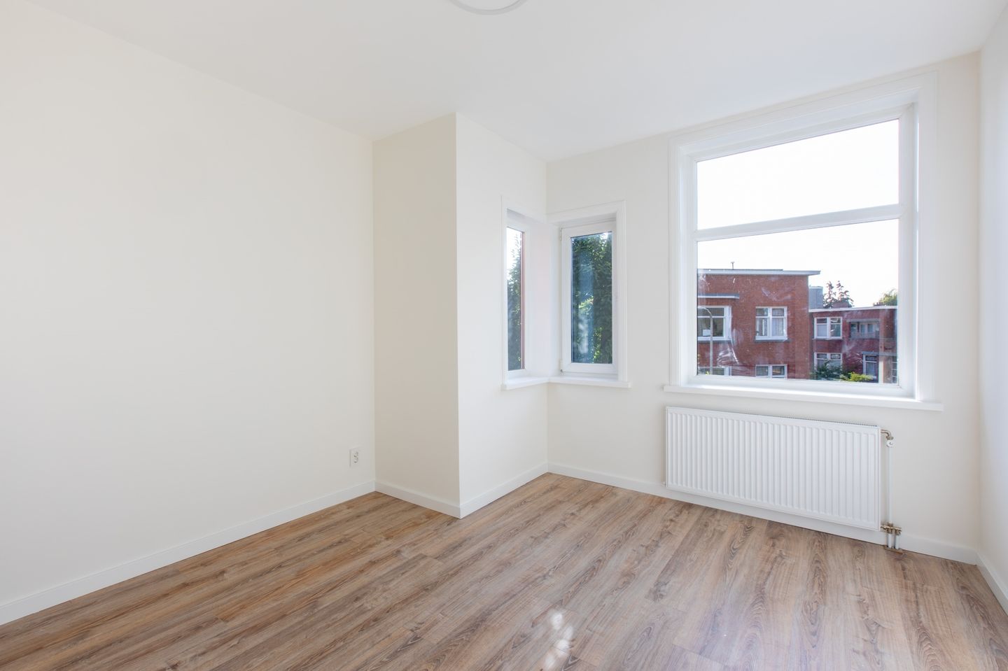 Renovated Double Upper Apartment with Three Bedrooms and Sunny Rooftop Terrace — 19