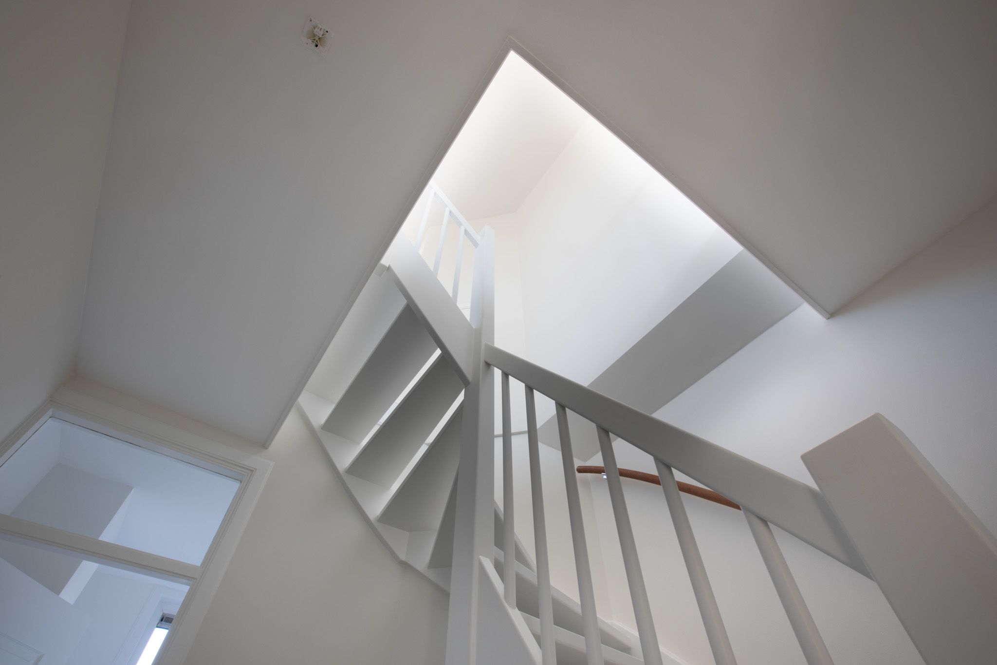 Renovated Double Upper Apartment with Three Bedrooms and Sunny Rooftop Terrace — 18