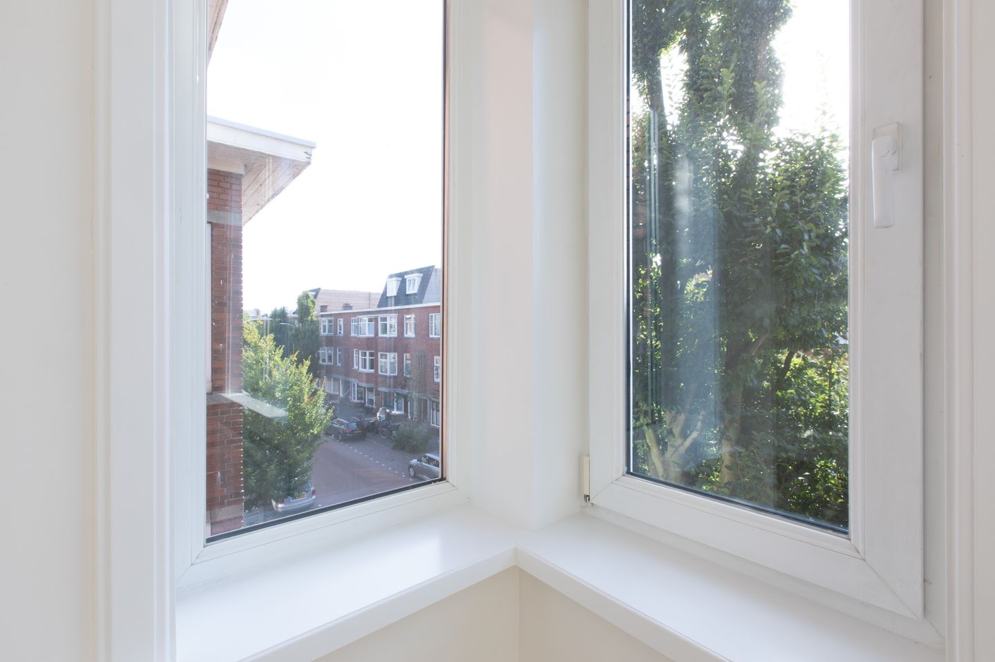 Renovated Double Upper Apartment with Three Bedrooms and Sunny Rooftop Terrace — 20