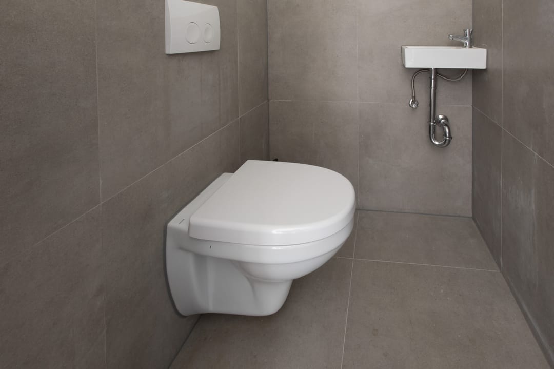 Renovated Double Upper Apartment with Three Bedrooms and Sunny Rooftop Terrace — 23