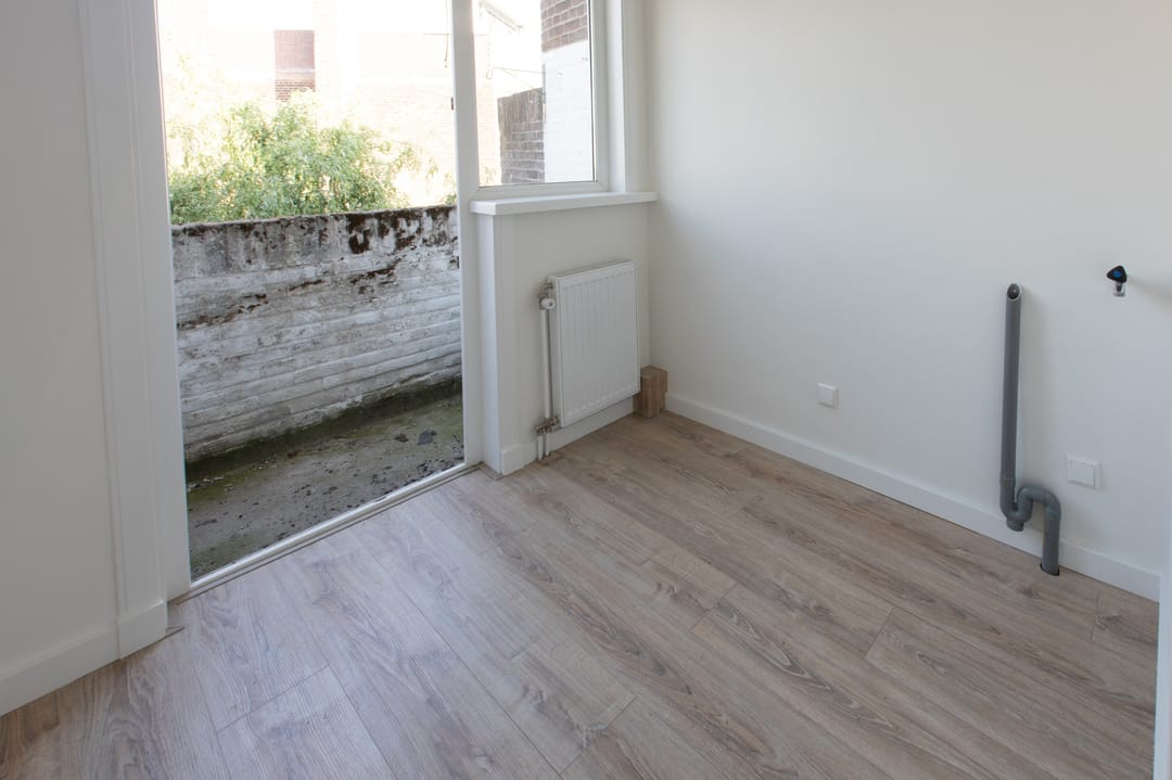 Renovated Double Upper Apartment with Three Bedrooms and Sunny Rooftop Terrace — 26