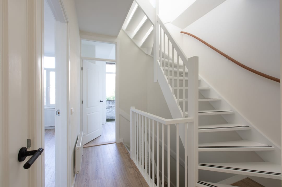 Renovated Double Upper Apartment with Three Bedrooms and Sunny Rooftop Terrace — 17