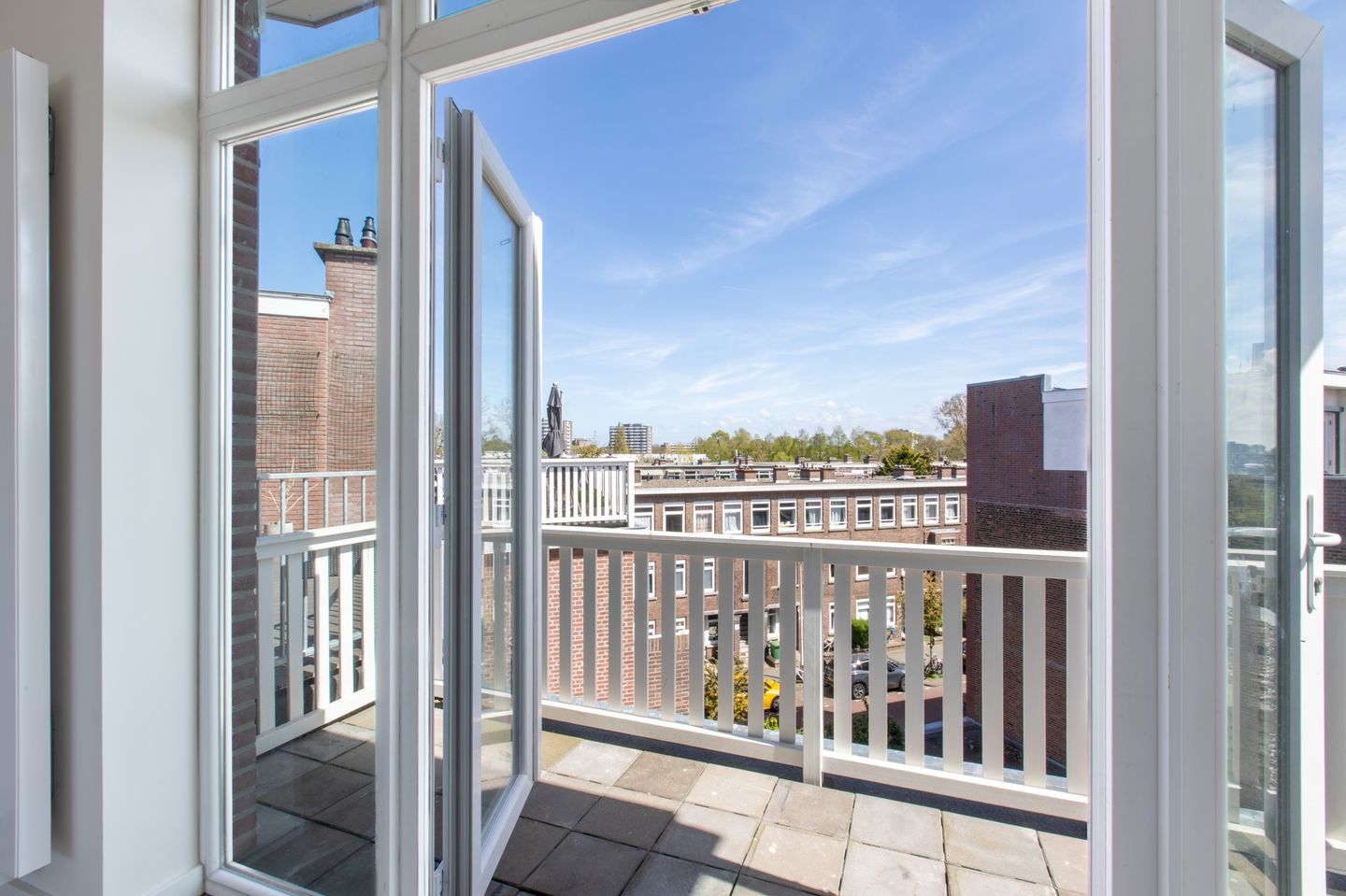 Renovated Double Upper Apartment with Three Bedrooms and Sunny Rooftop Terrace — 14