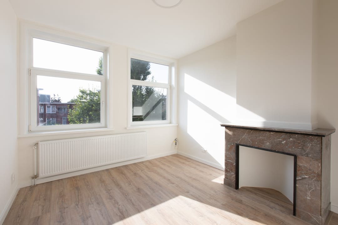 Renovated Double Upper Apartment with Three Bedrooms and Sunny Rooftop Terrace — 22