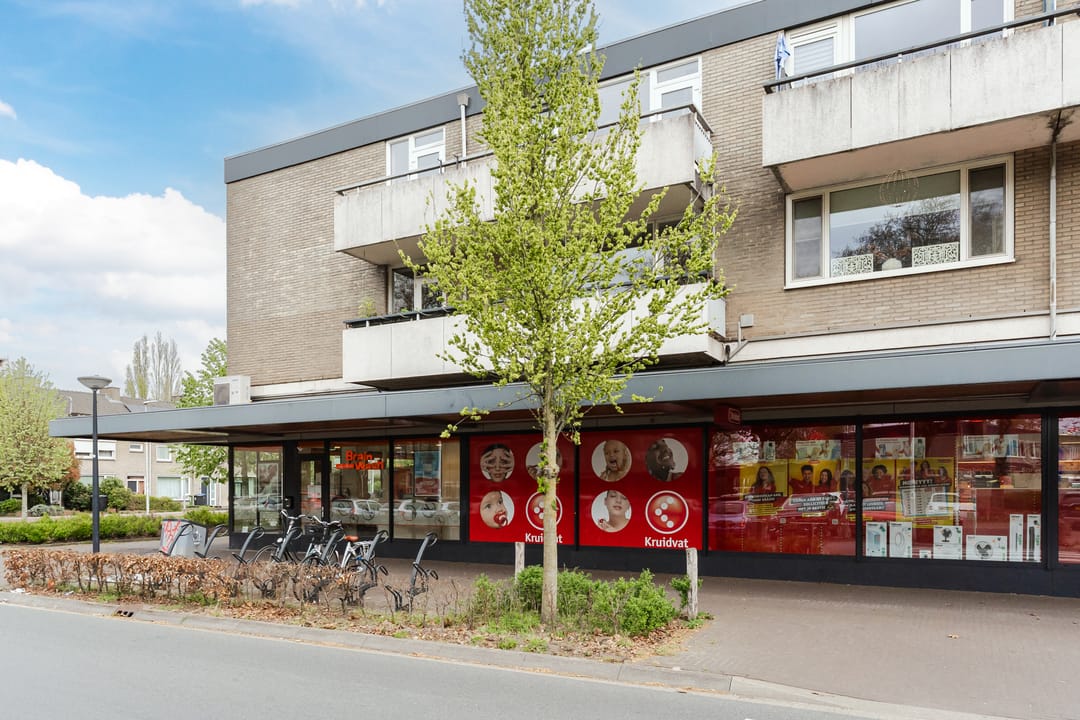 Modernized 3-Room Apartment with Balcony in Eindhoven Vaartbroek — 46