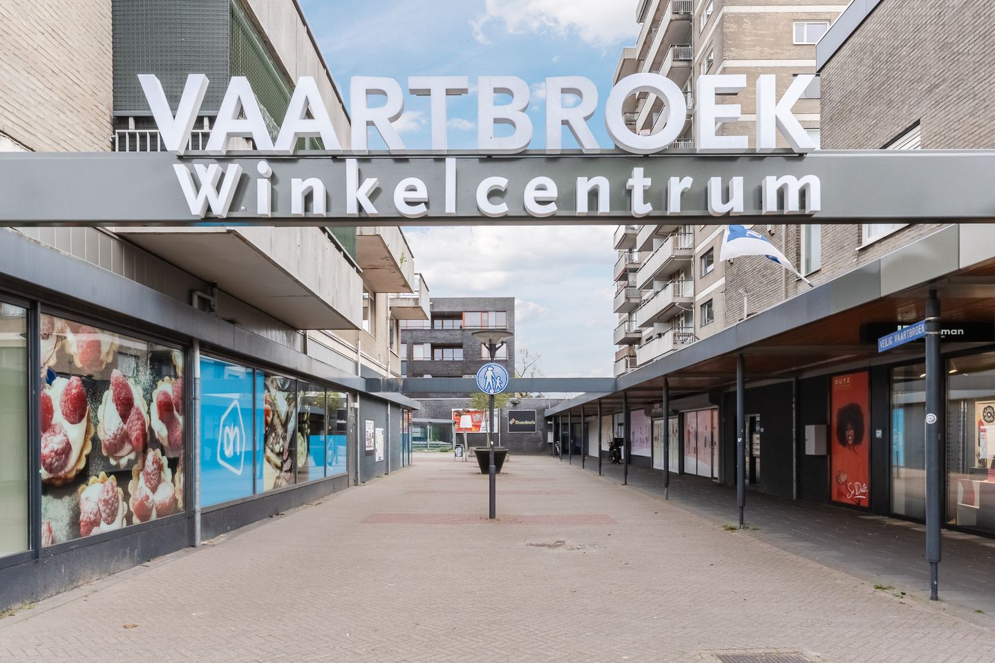 Modernized 3-Room Apartment with Balcony in Eindhoven Vaartbroek — 49