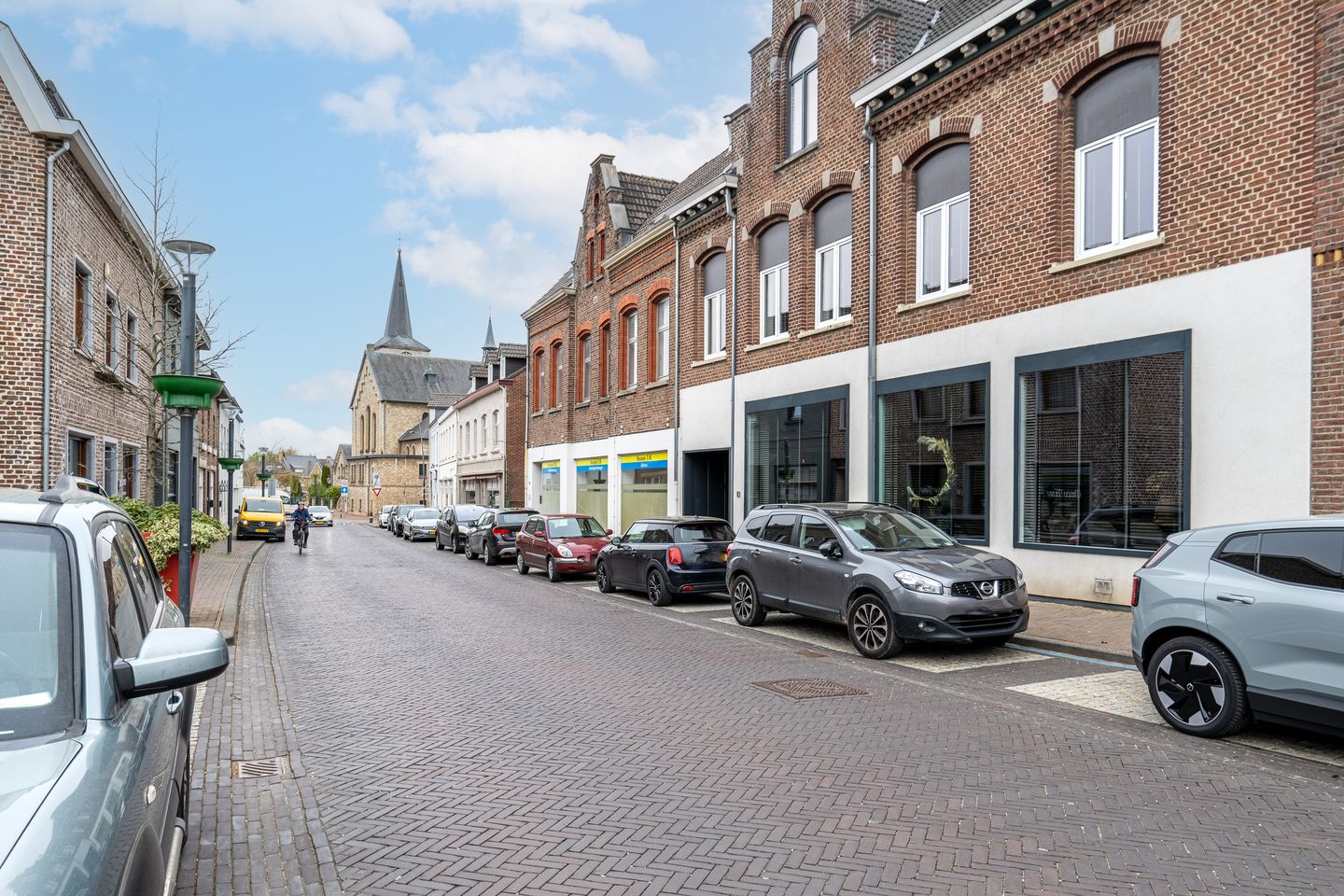 Unique spacious townhouse with luxury finish and 6 to 7 rooms in Simpelveld center — 49