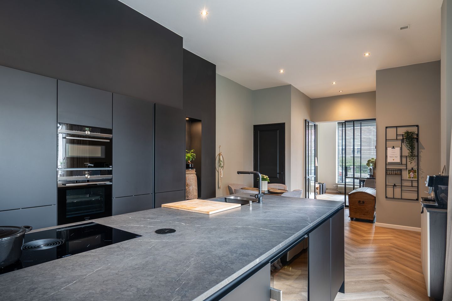 Unique spacious townhouse with luxury finish and 6 to 7 rooms in Simpelveld center — 20