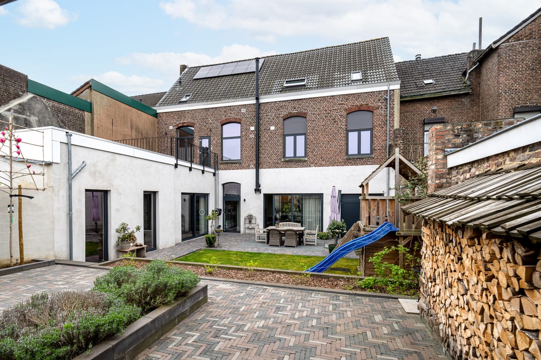 Unique spacious townhouse with luxury finish and 6 to 7 rooms in Simpelveld center — 46