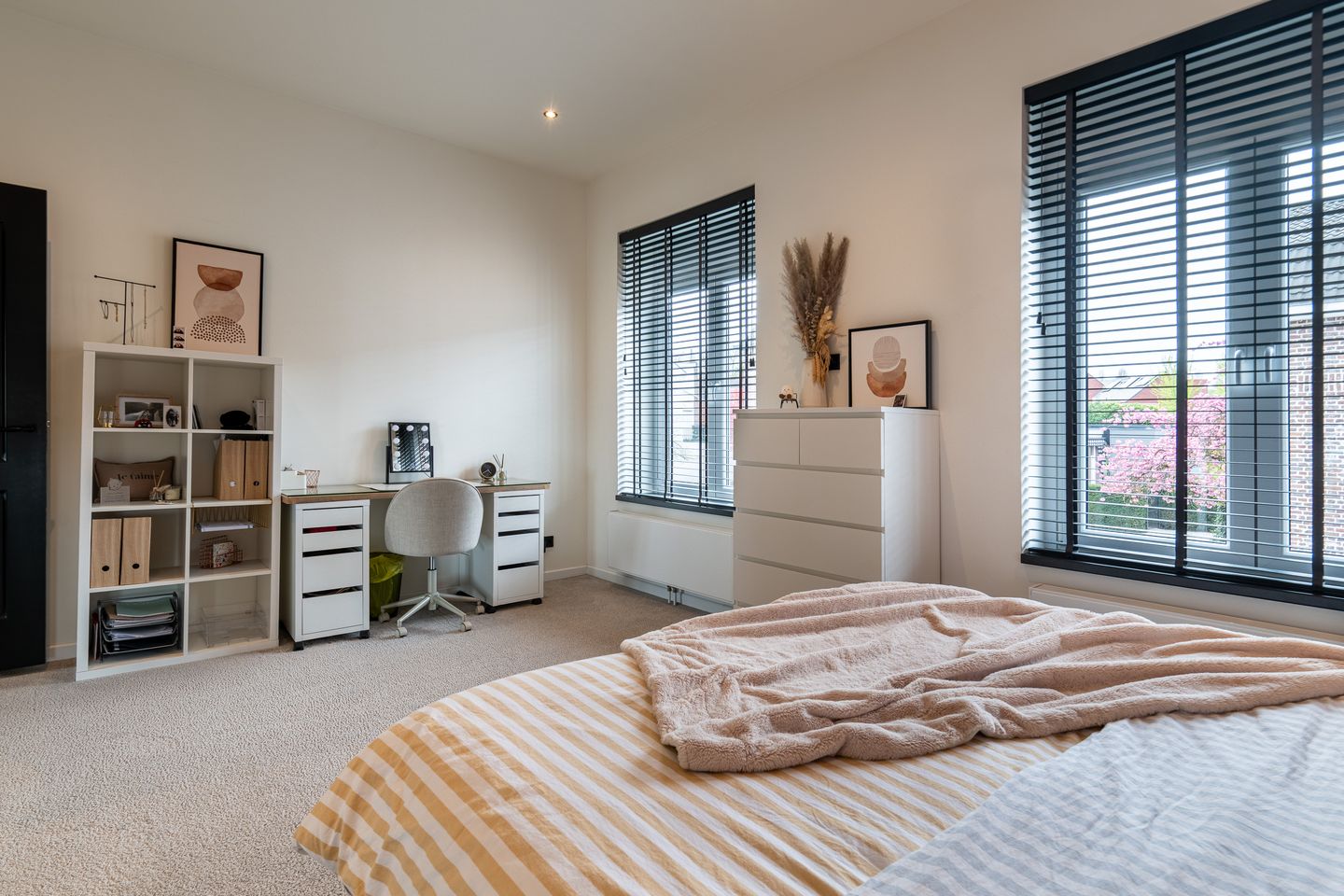 Unique spacious townhouse with luxury finish and 6 to 7 rooms in Simpelveld center — 25