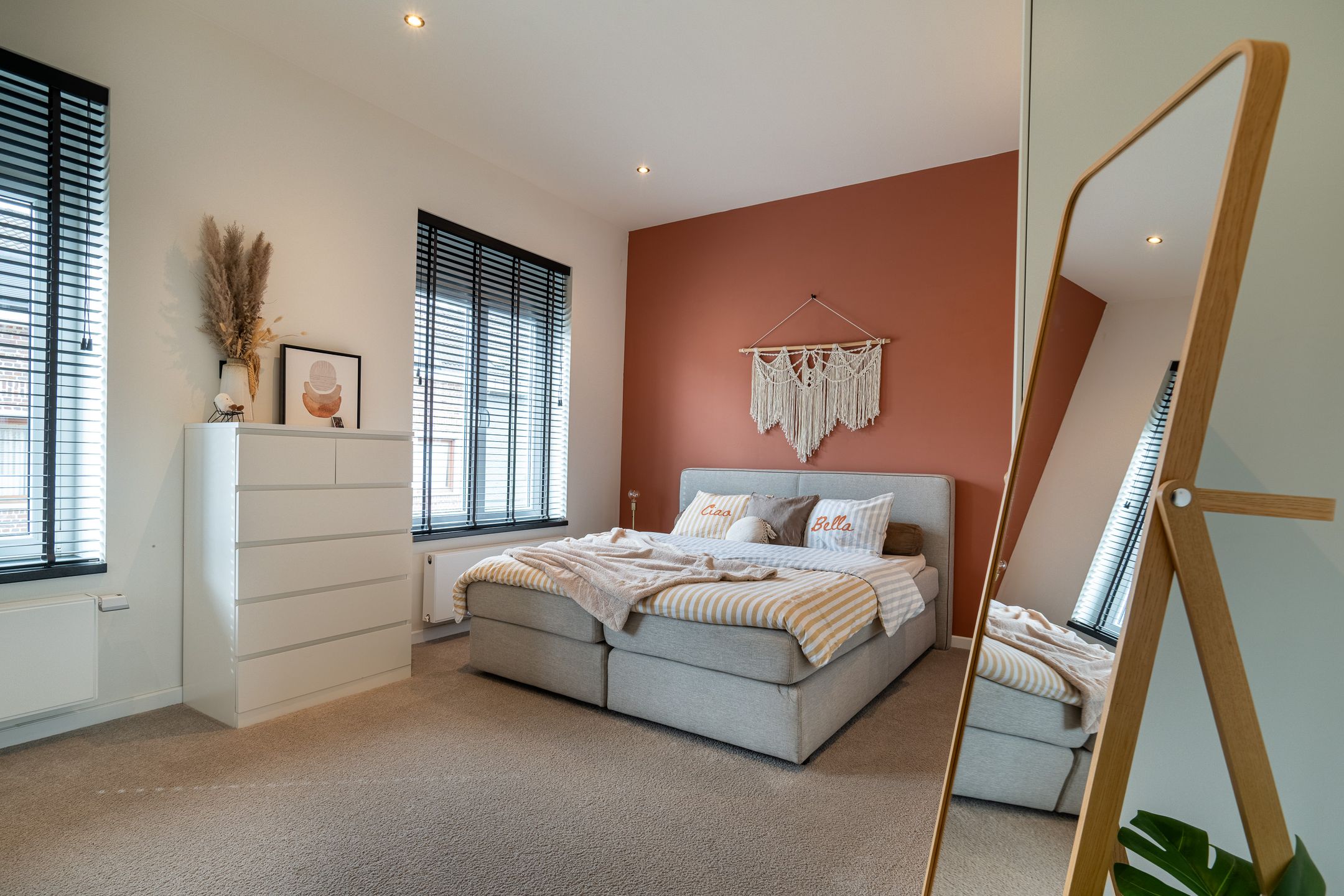 Unique spacious townhouse with luxury finish and 6 to 7 rooms in Simpelveld center — 24