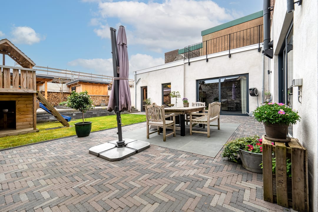 Unique spacious townhouse with luxury finish and 6 to 7 rooms in Simpelveld center — 41