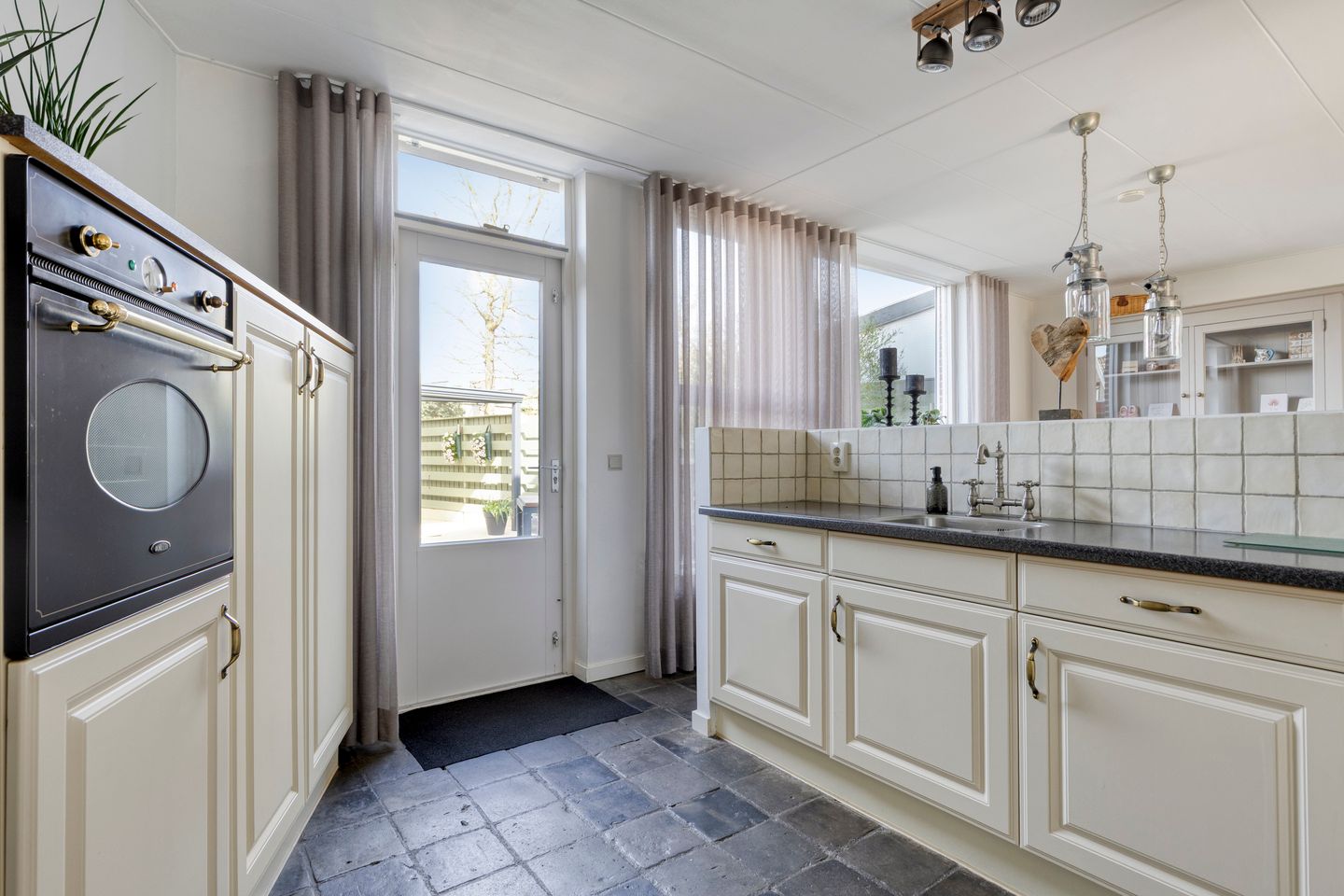 Foto 10 van Ridderstraat 105