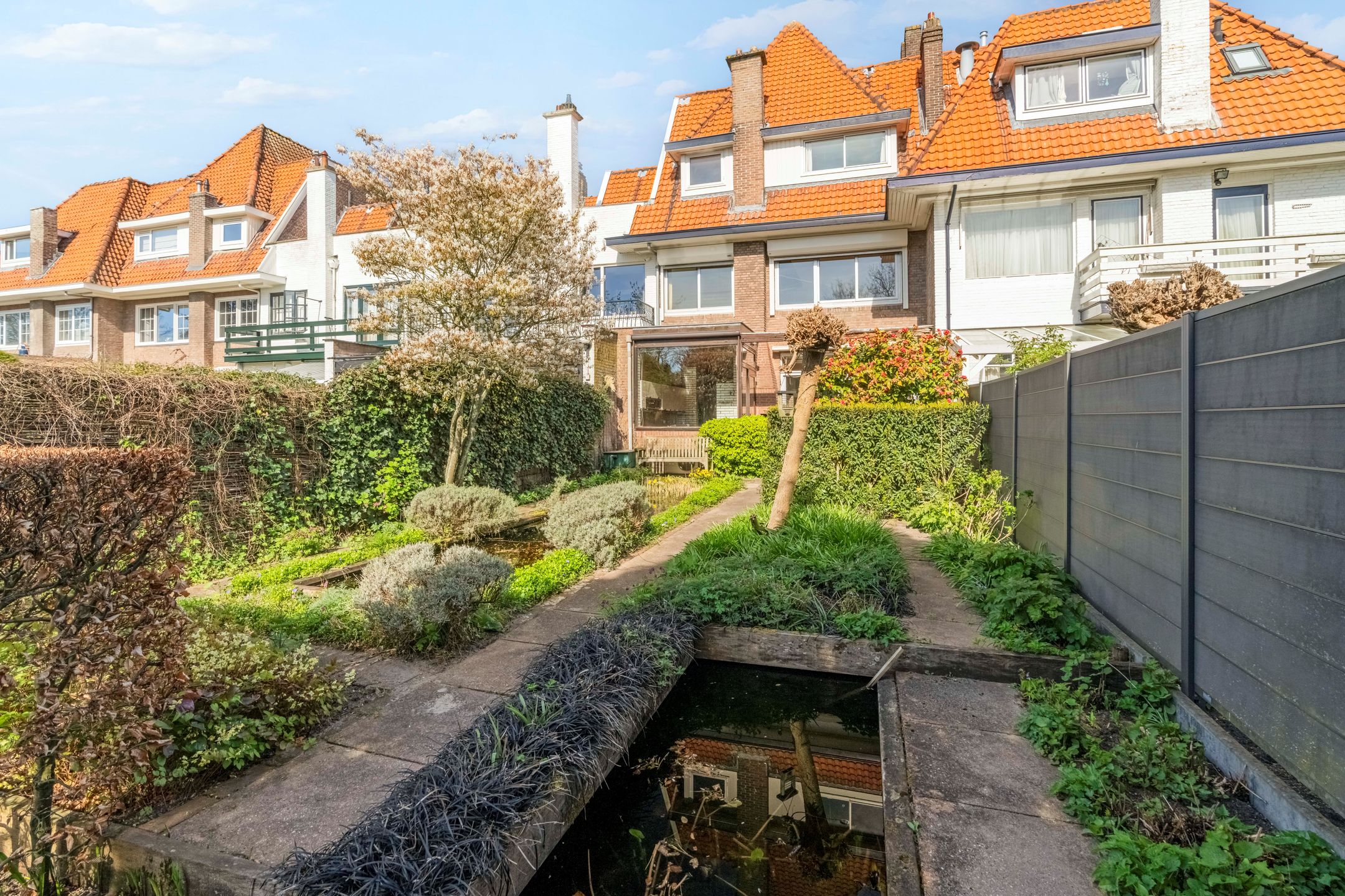 Spacious family home with garden and garage in peaceful Wassenaar — 39