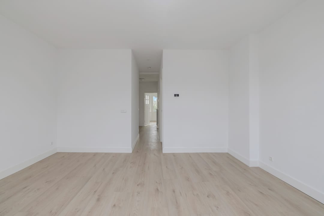 Renovated 3-Room Apartment with Balcony in Rotterdam Oud Charlois — 16