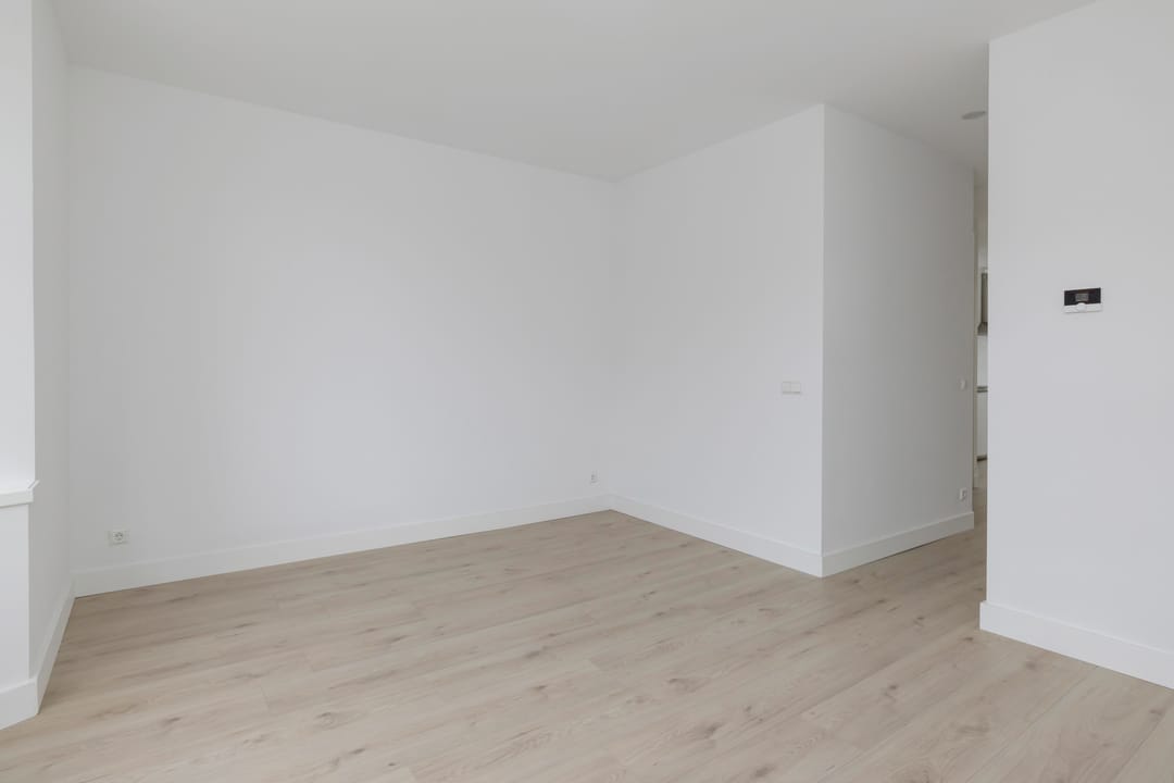 Renovated 3-Room Apartment with Balcony in Rotterdam Oud Charlois — 17