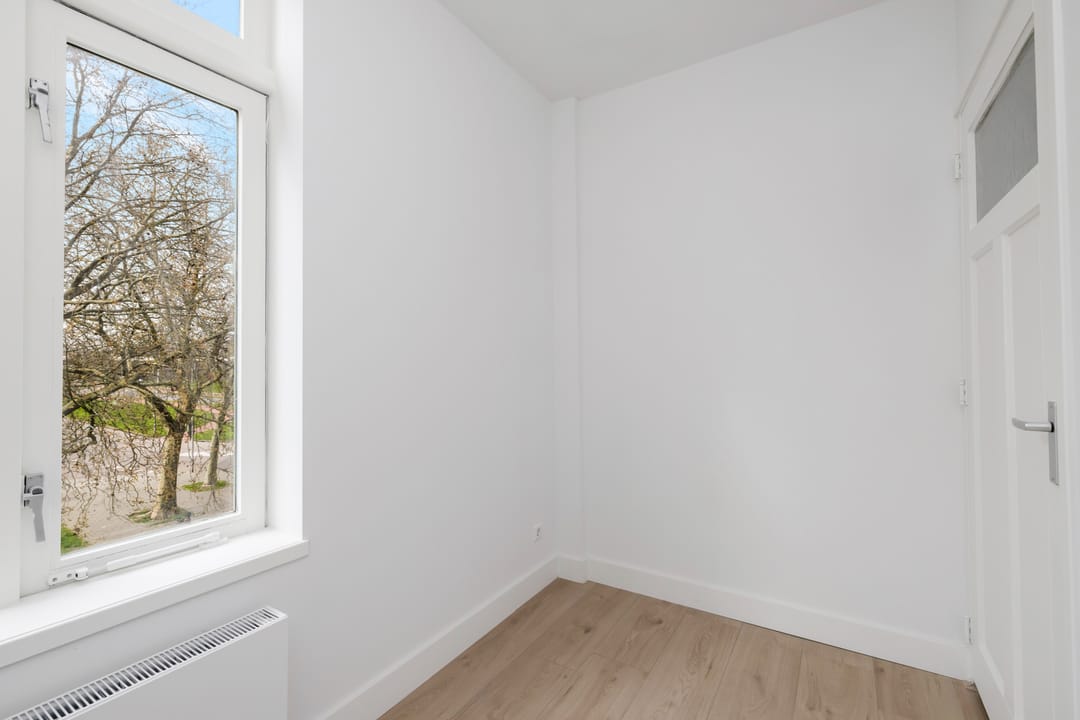 Renovated 3-Room Apartment with Balcony in Rotterdam Oud Charlois — 22