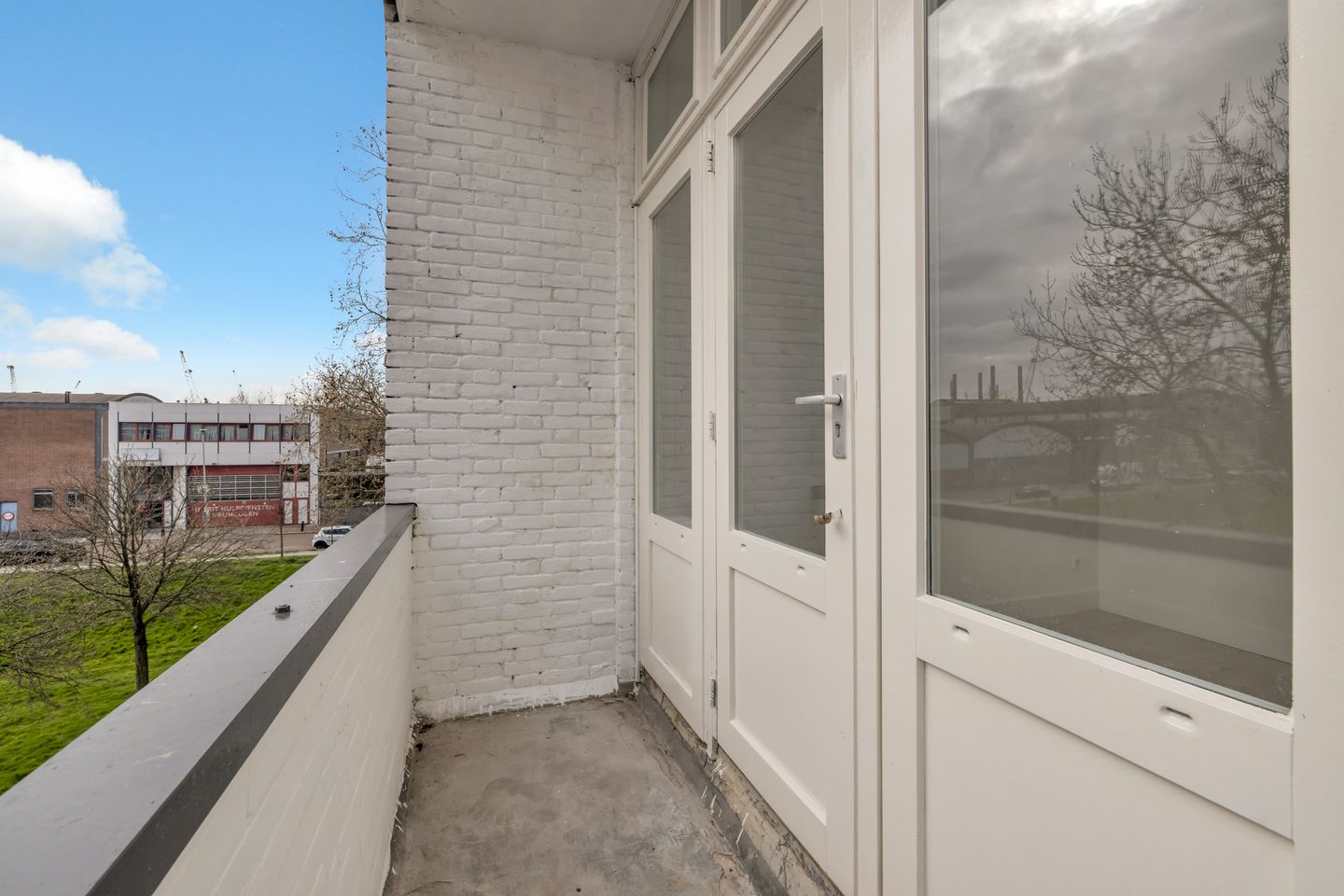 Renovated 3-Room Apartment with Balcony in Rotterdam Oud Charlois — 25