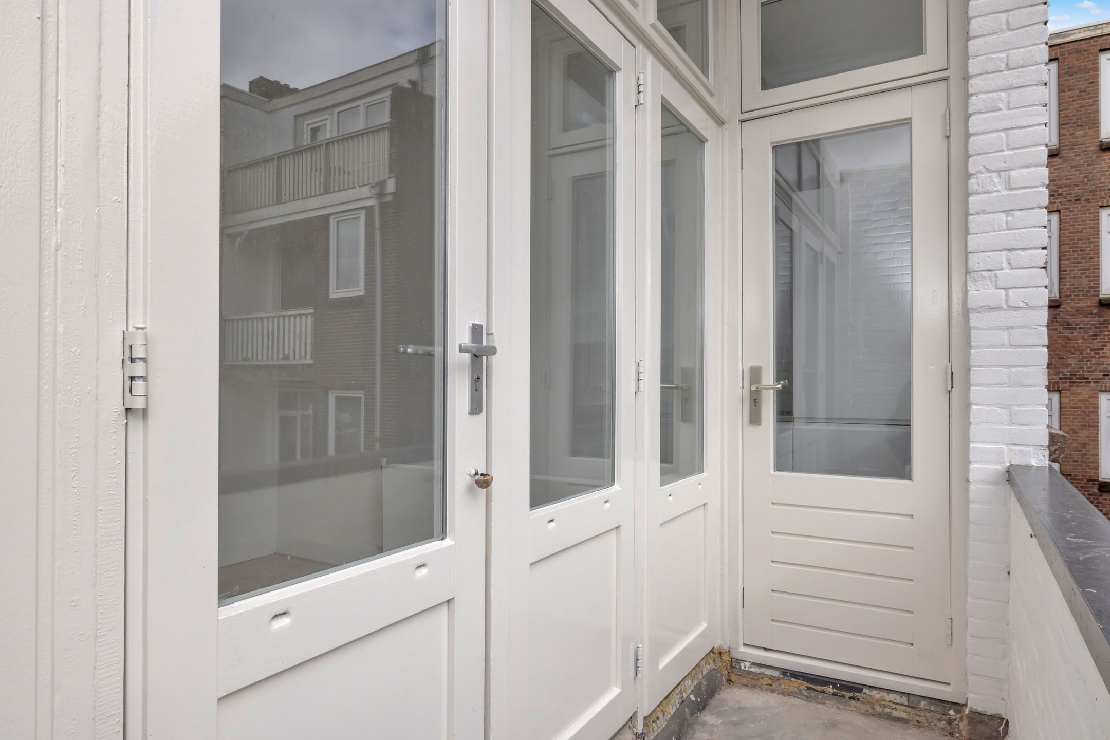 Renovated 3-Room Apartment with Balcony in Rotterdam Oud Charlois — 27