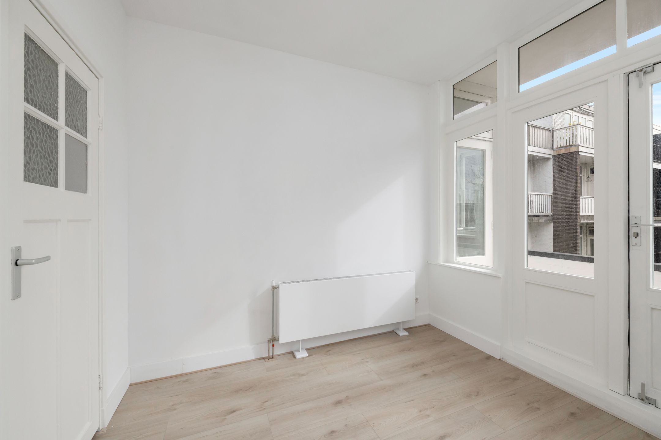 Renovated 3-Room Apartment with Balcony in Rotterdam Oud Charlois — 24