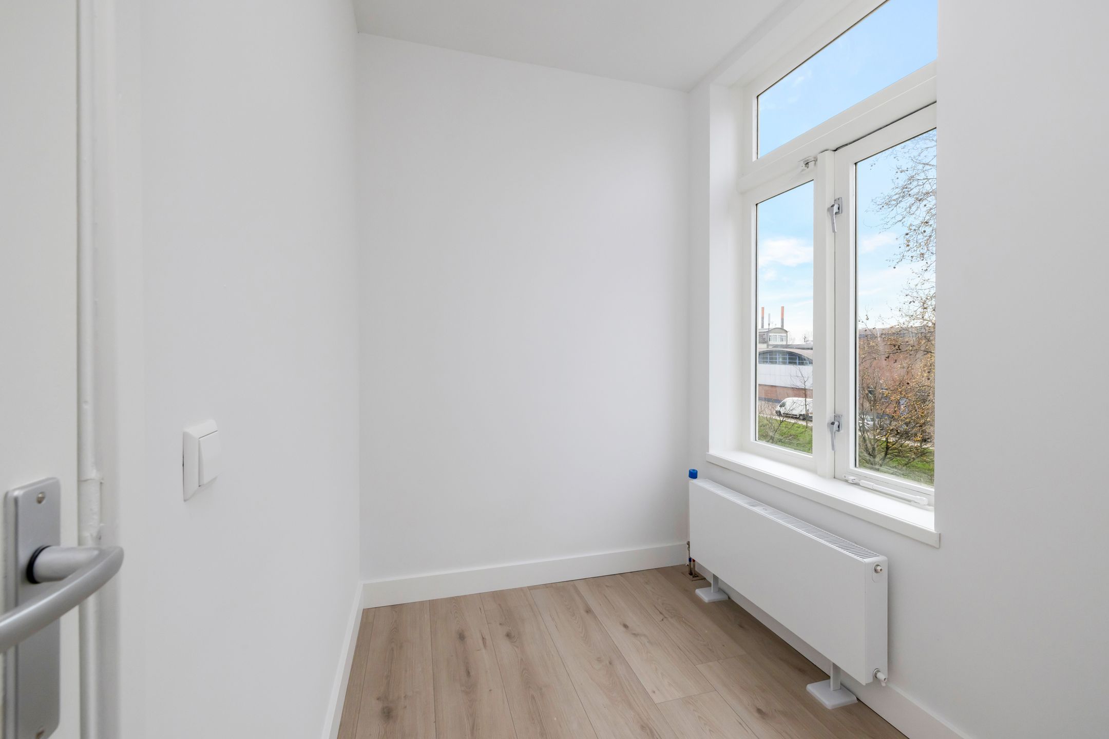 Renovated 3-Room Apartment with Balcony in Rotterdam Oud Charlois — 21