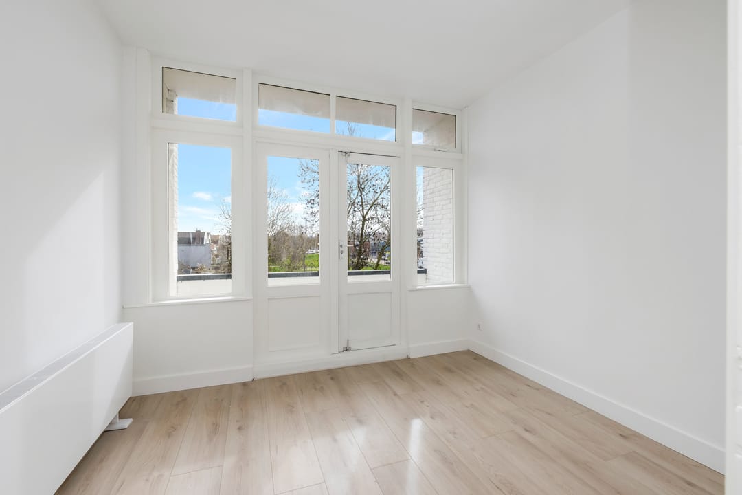 Renovated 3-Room Apartment with Balcony in Rotterdam Oud Charlois — 23