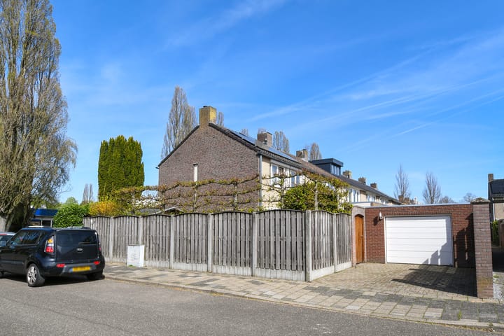 Photo 2 of Groenewoudlaan 22