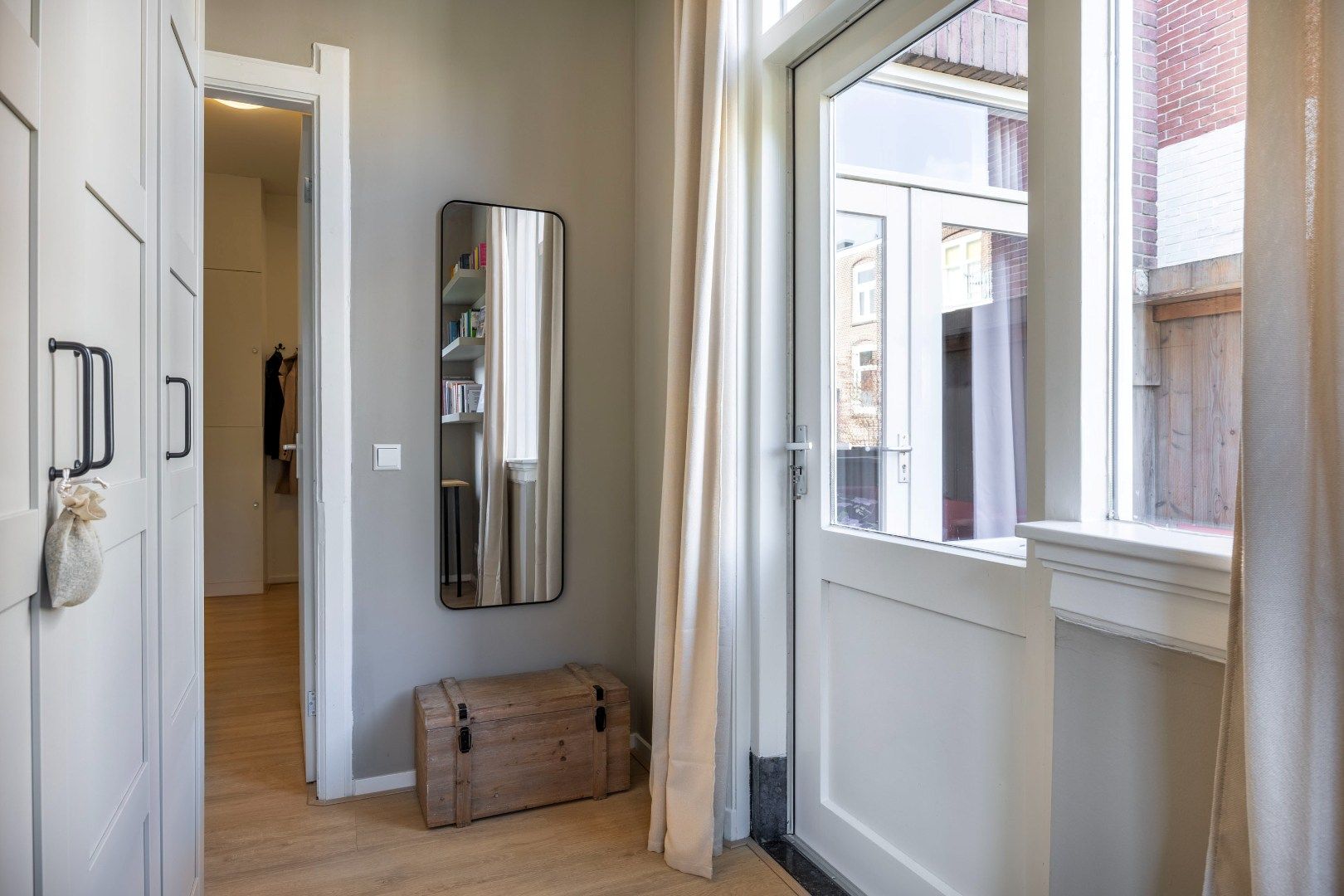 Photo 21 of Tooropstraat 213-A