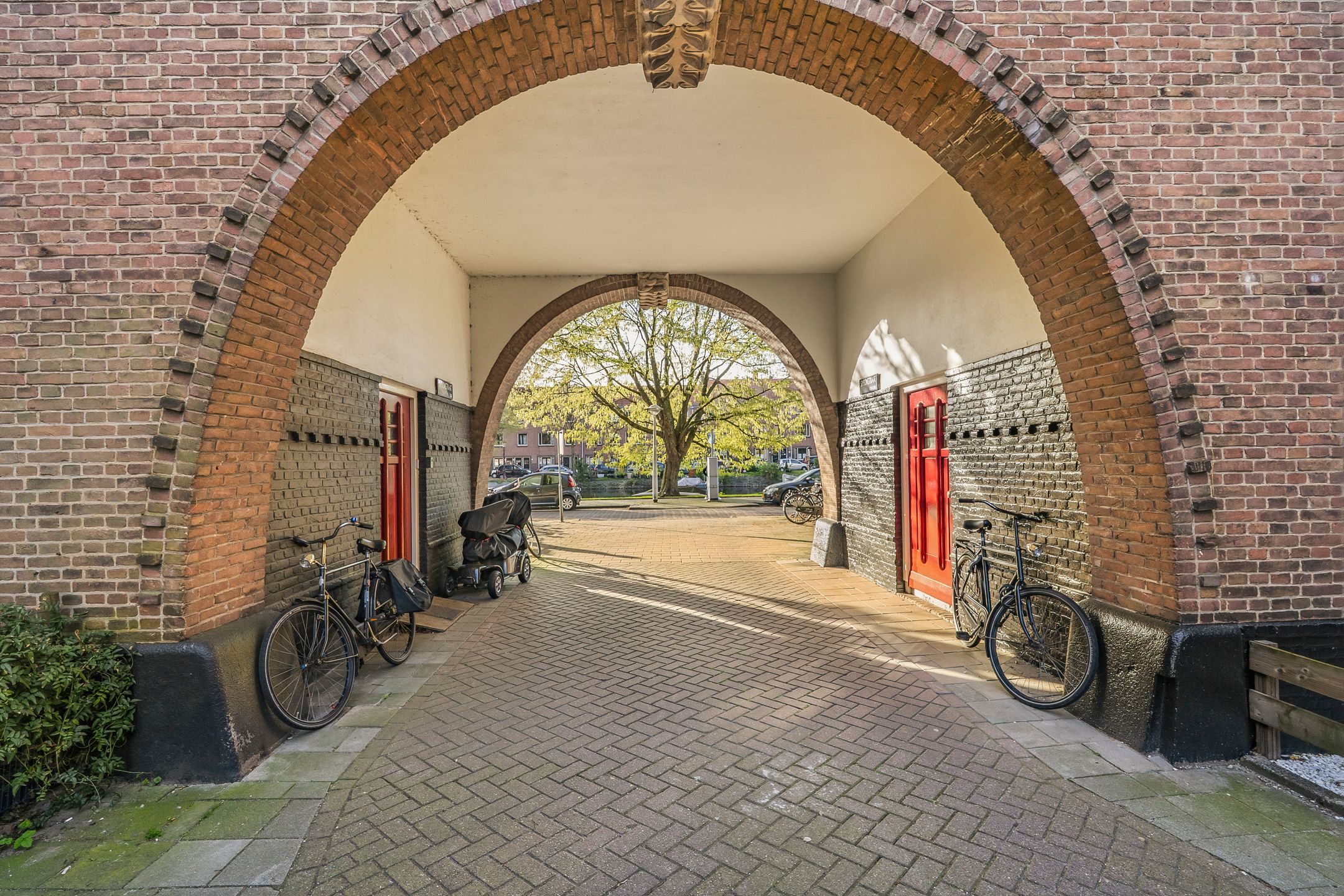 Charming Ground-Floor Apartment with South-Facing Garden in Oud Zuid — 18