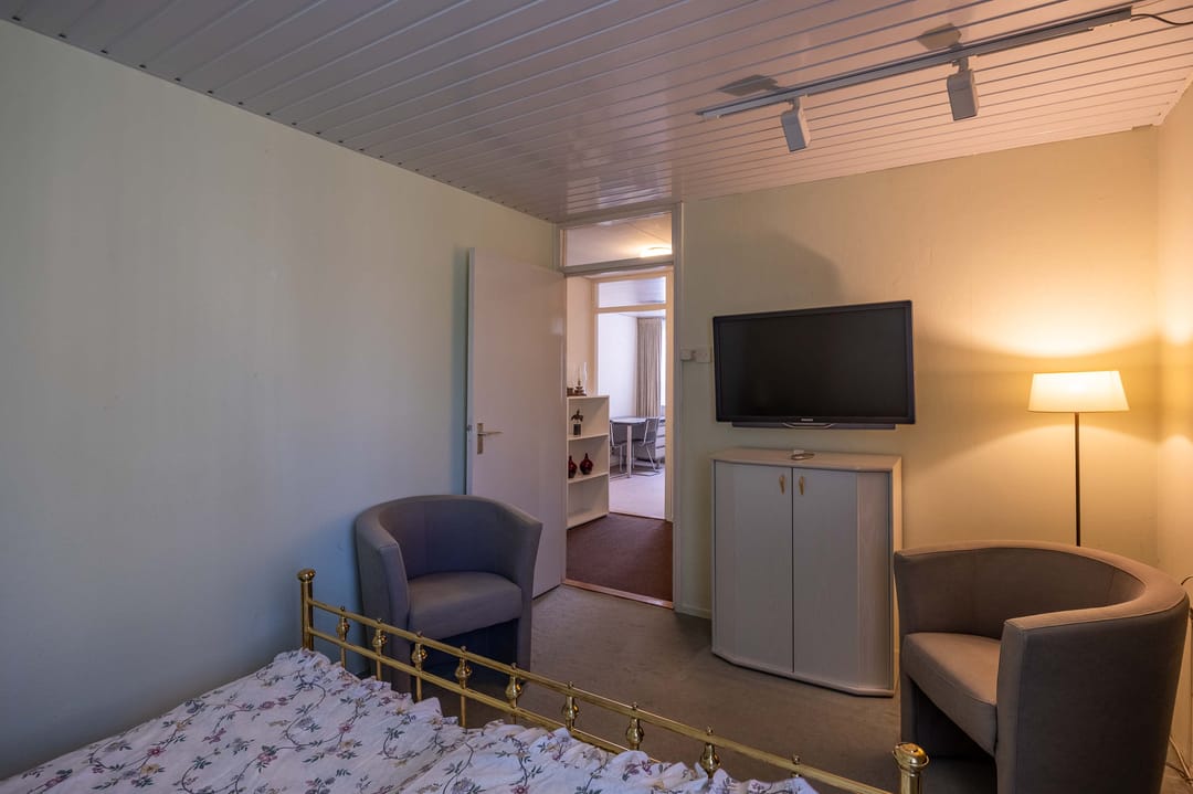 Spacious semi-detached family home with garage in quiet green setting of Veltum — 23