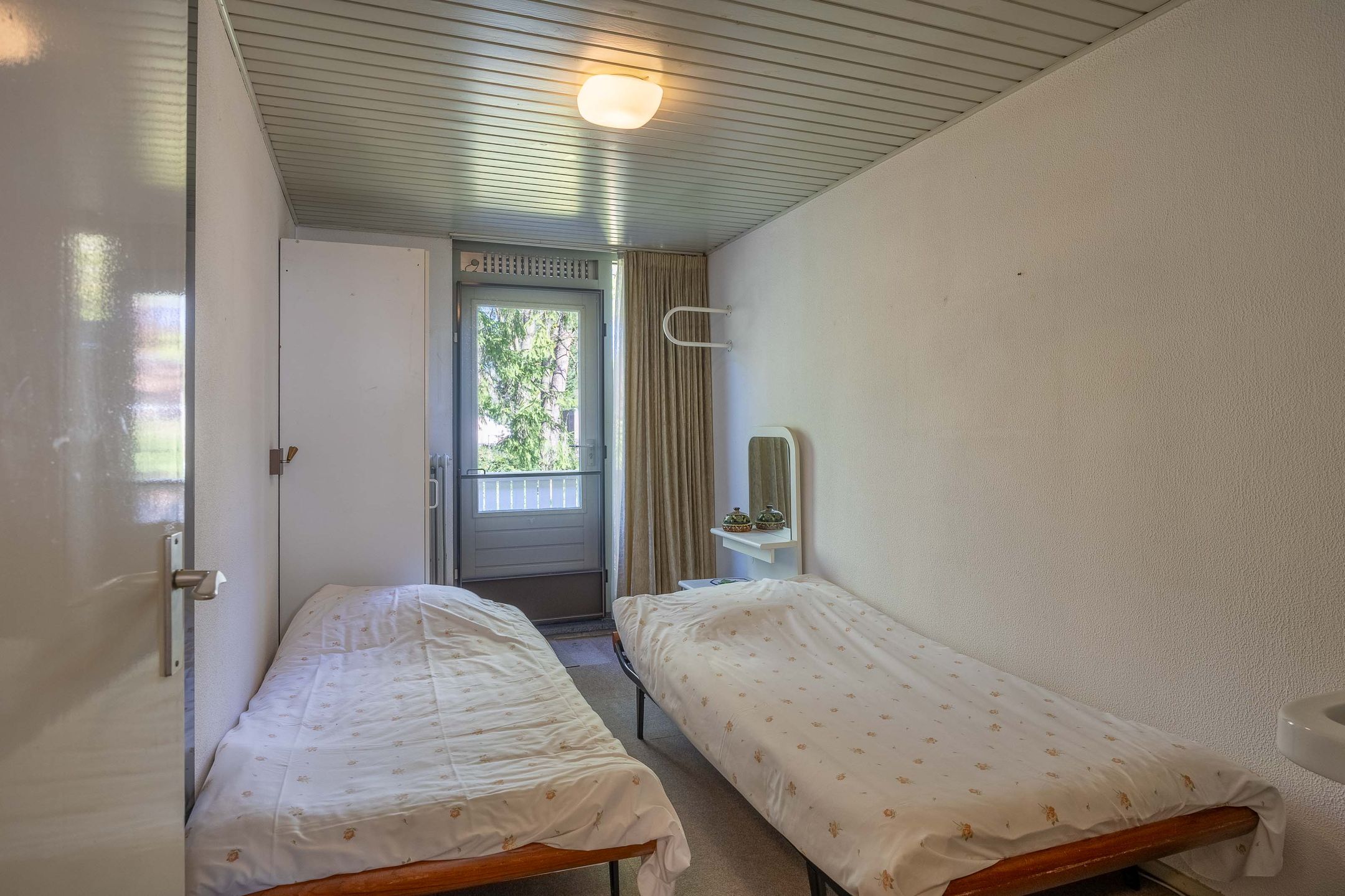 Spacious semi-detached family home with garage in quiet green setting of Veltum — 24