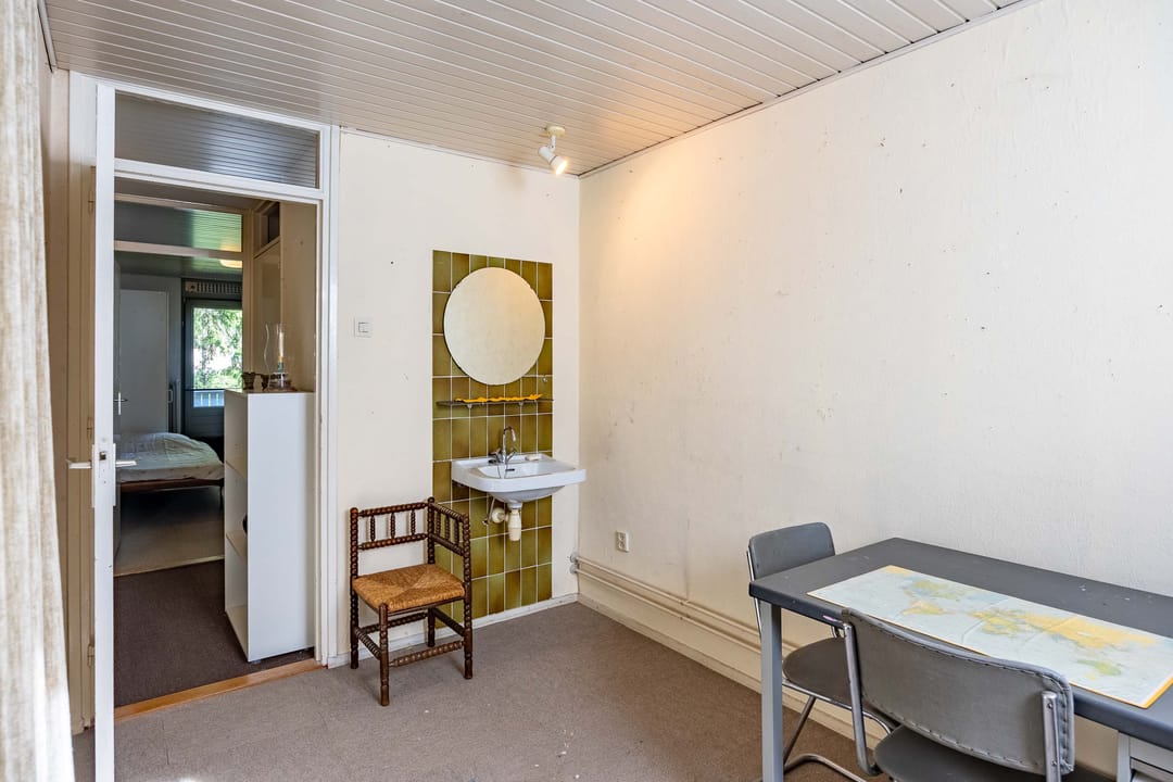 Spacious semi-detached family home with garage in quiet green setting of Veltum — 28