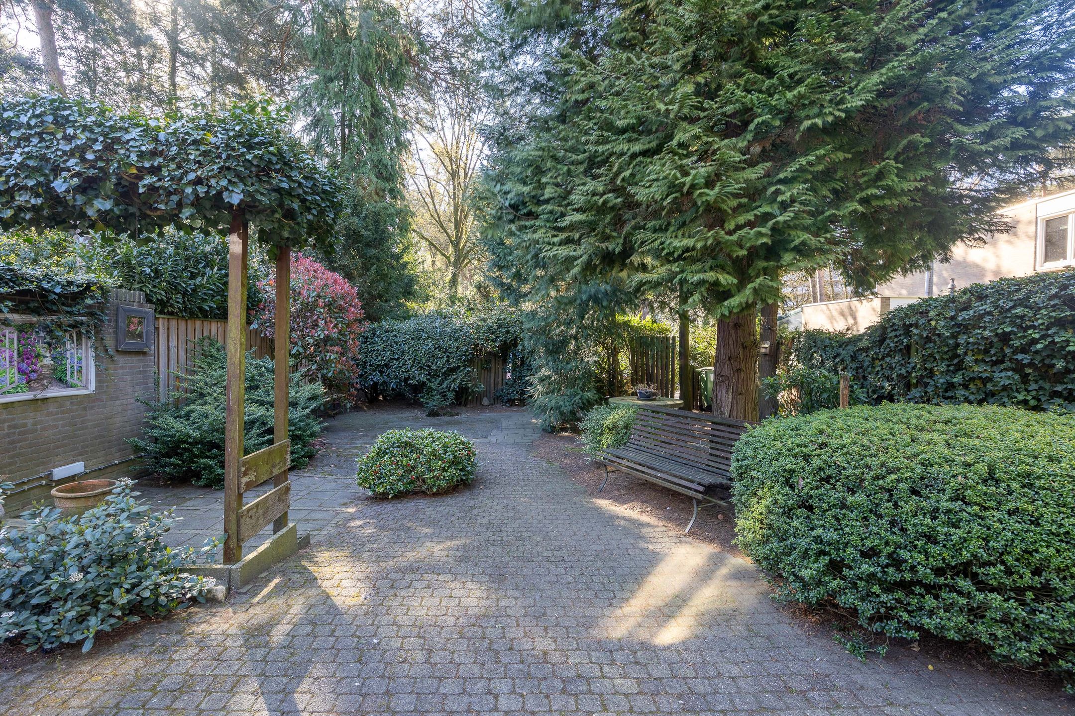 Spacious semi-detached family home with garage in quiet green setting of Veltum — 36