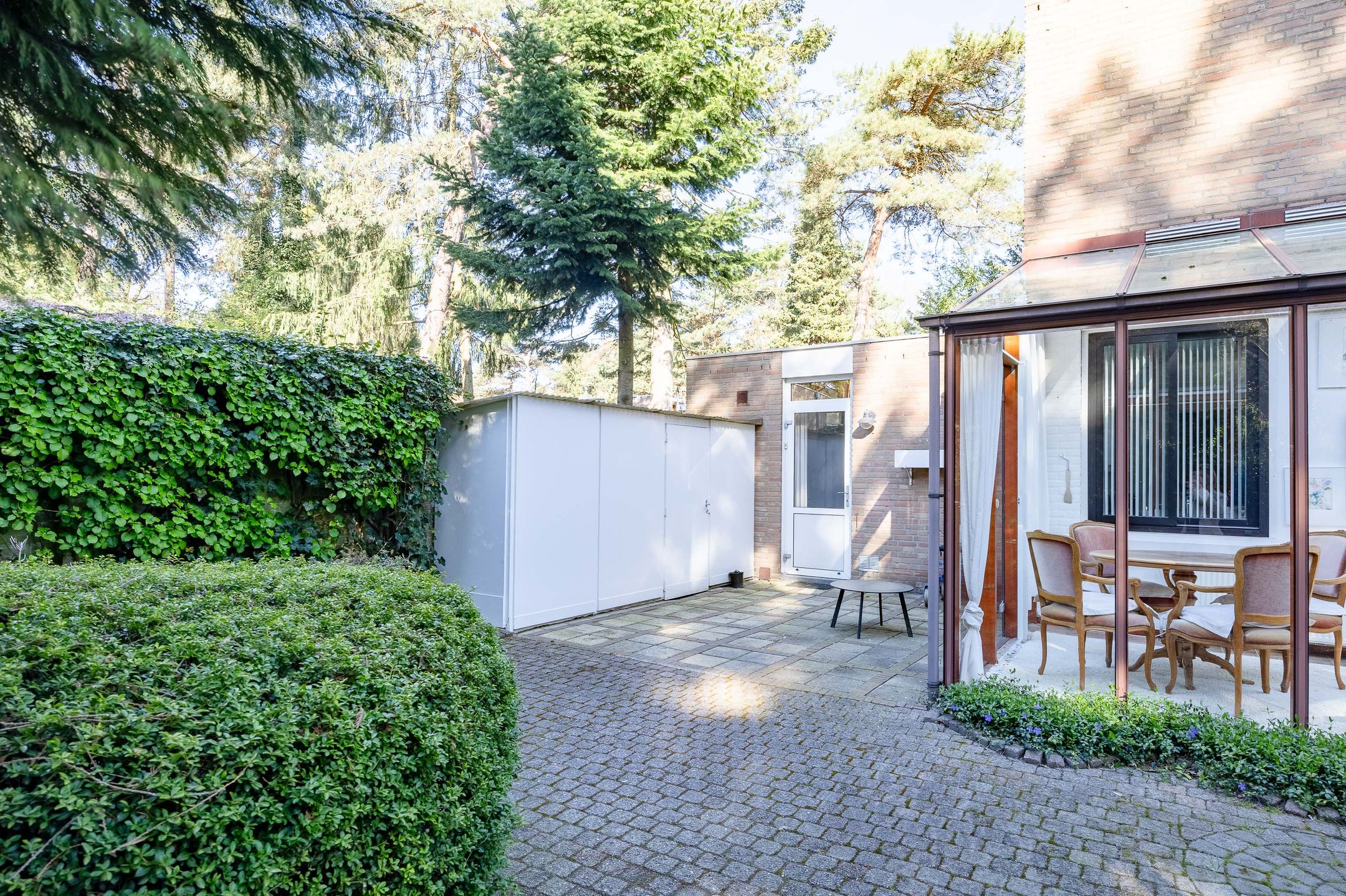 Spacious semi-detached family home with garage in quiet green setting of Veltum — 39