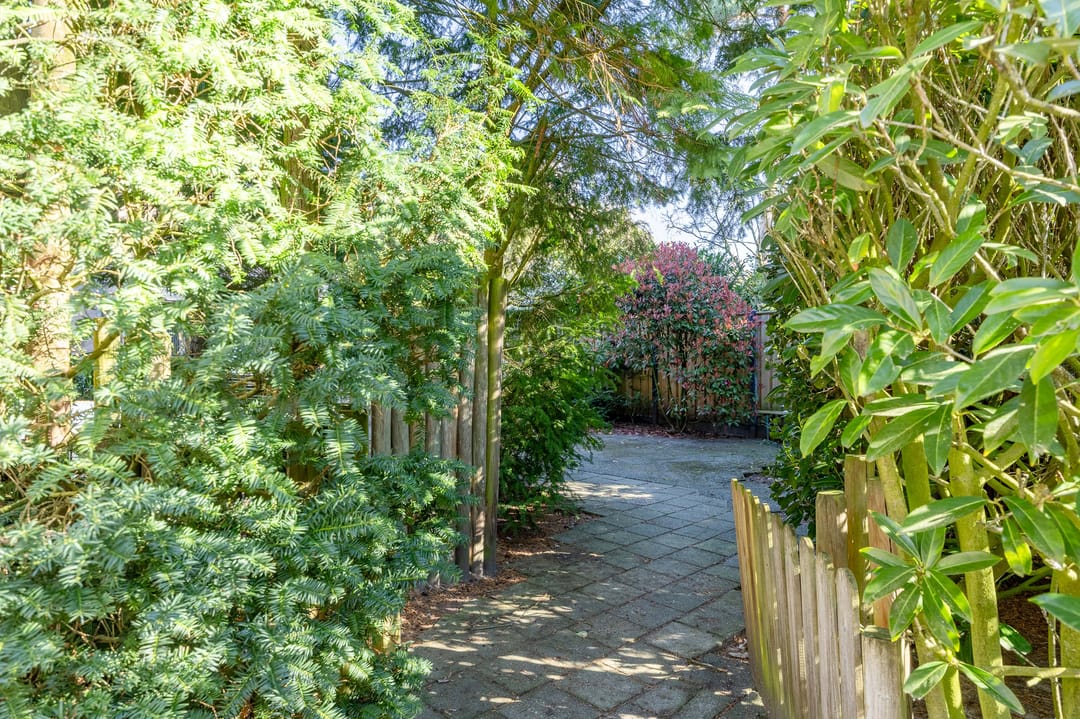 Spacious semi-detached family home with garage in quiet green setting of Veltum — 43