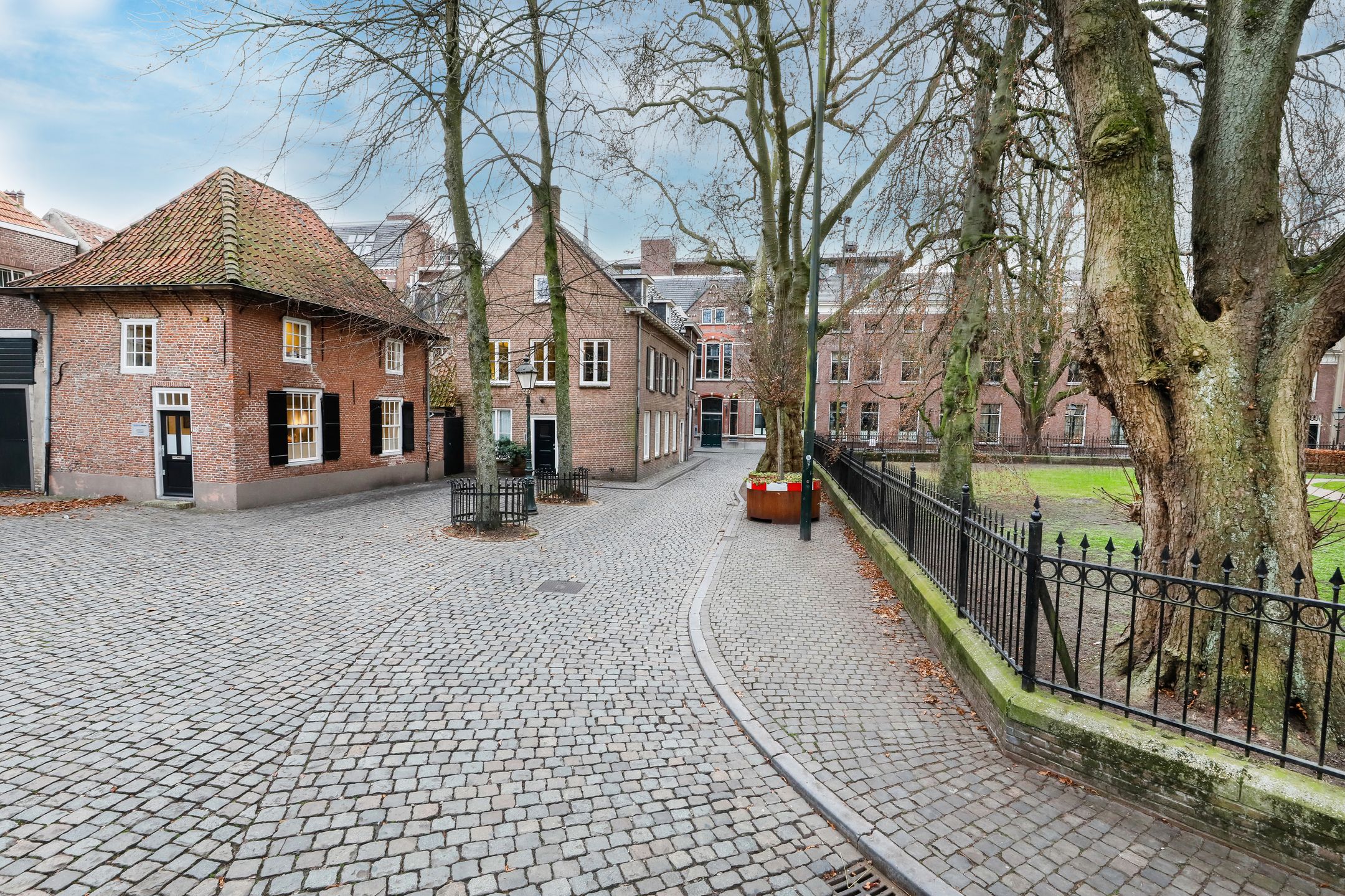 Spacious apartment with cathedral views in Den Bosch city center — 36